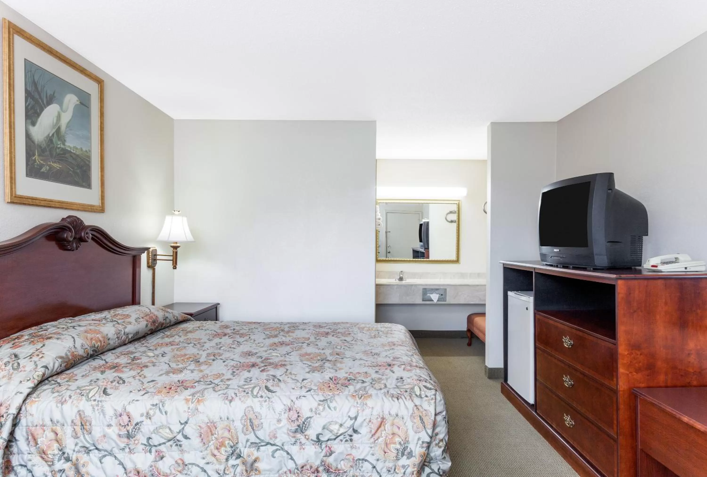 Standard Queen Room in Knights Inn Point South Yemassee