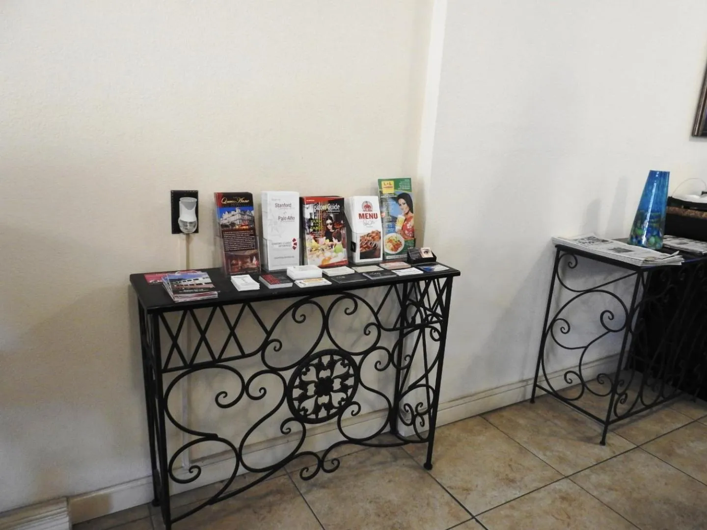 Lobby or reception in Stanford Motor Inn