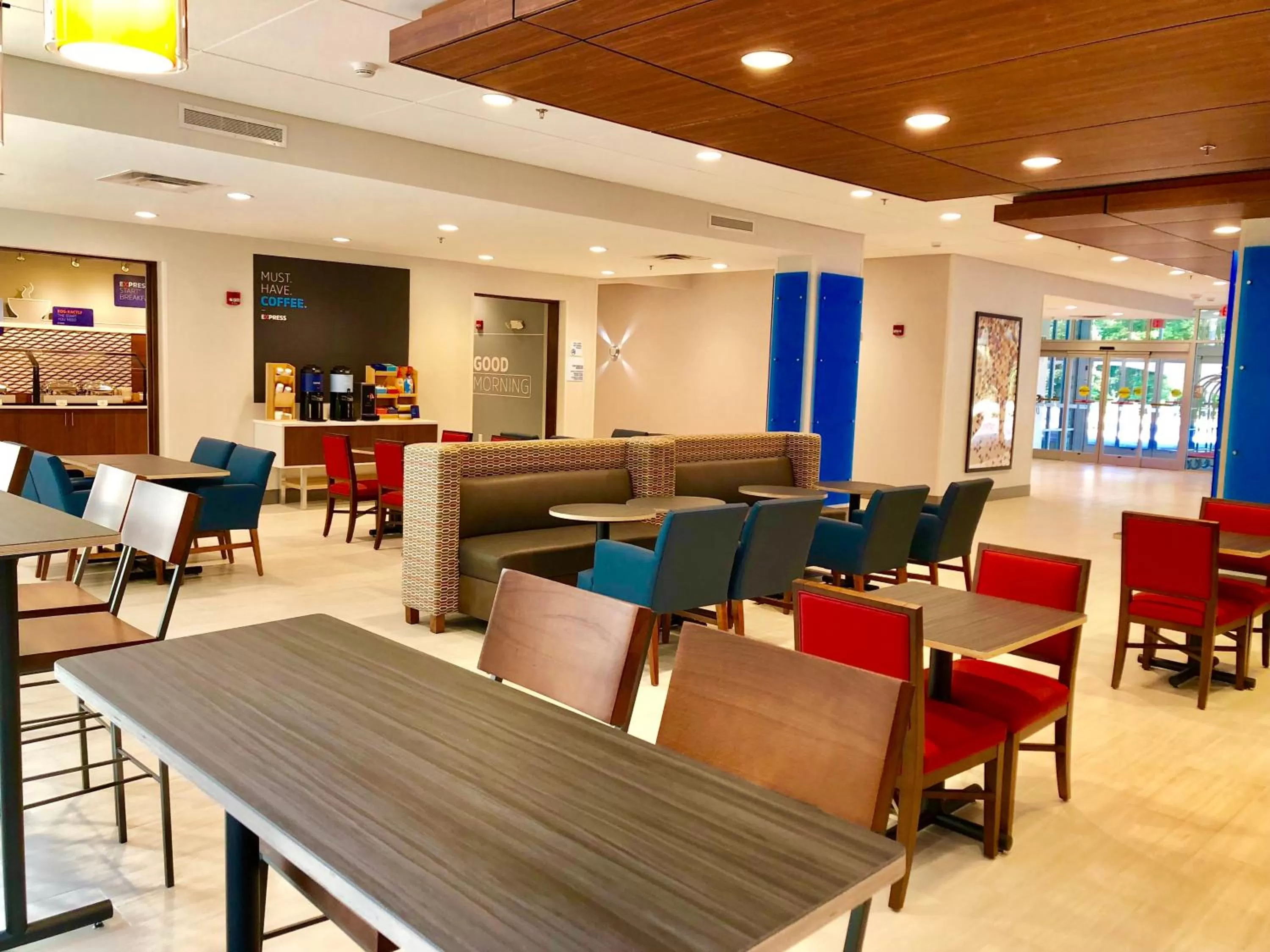 Breakfast in Holiday Inn Express & Suites Raleigh Airport - Brier Creek by IHG