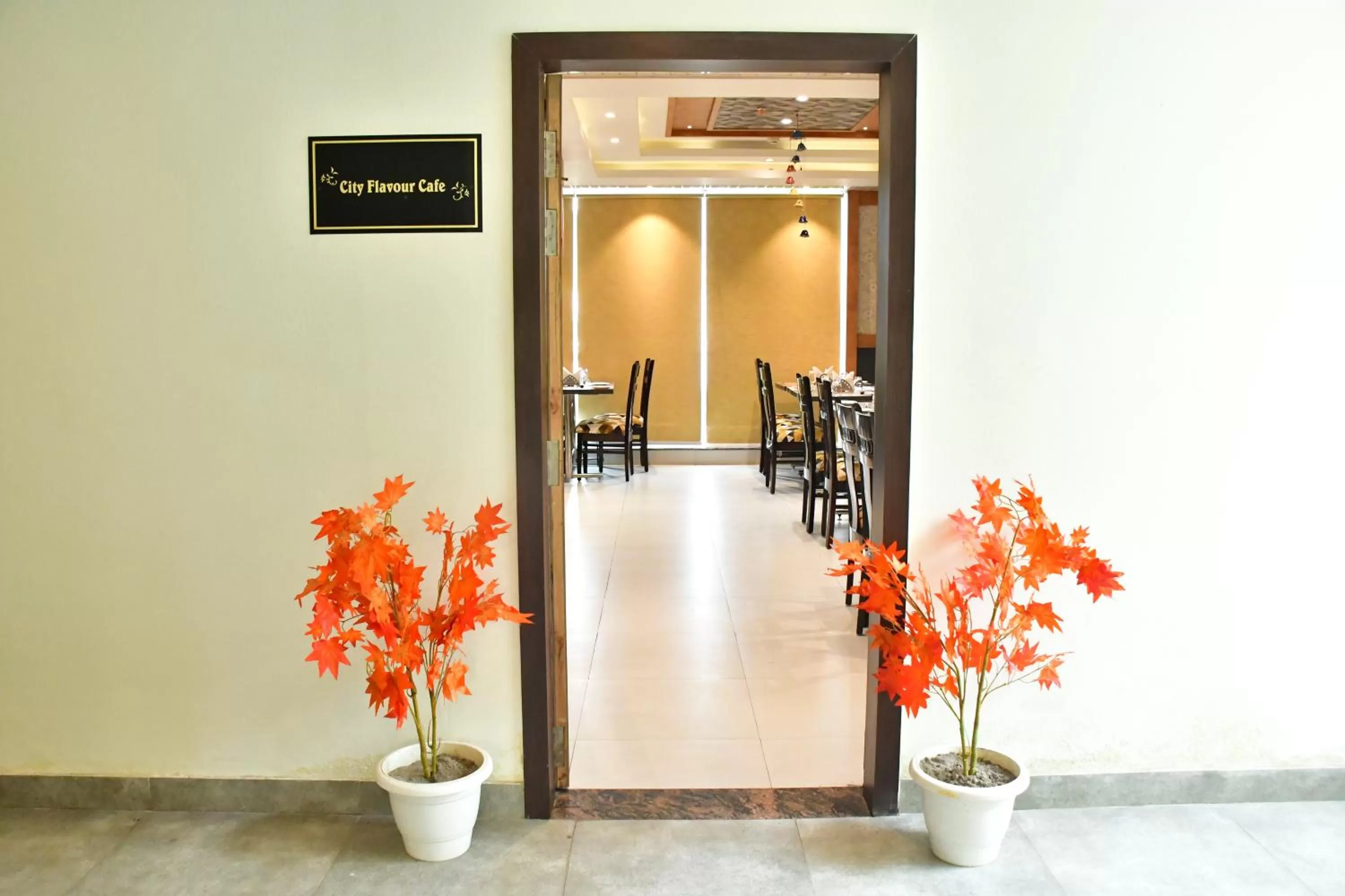 Facade/entrance in Hotel Yatharth Inn