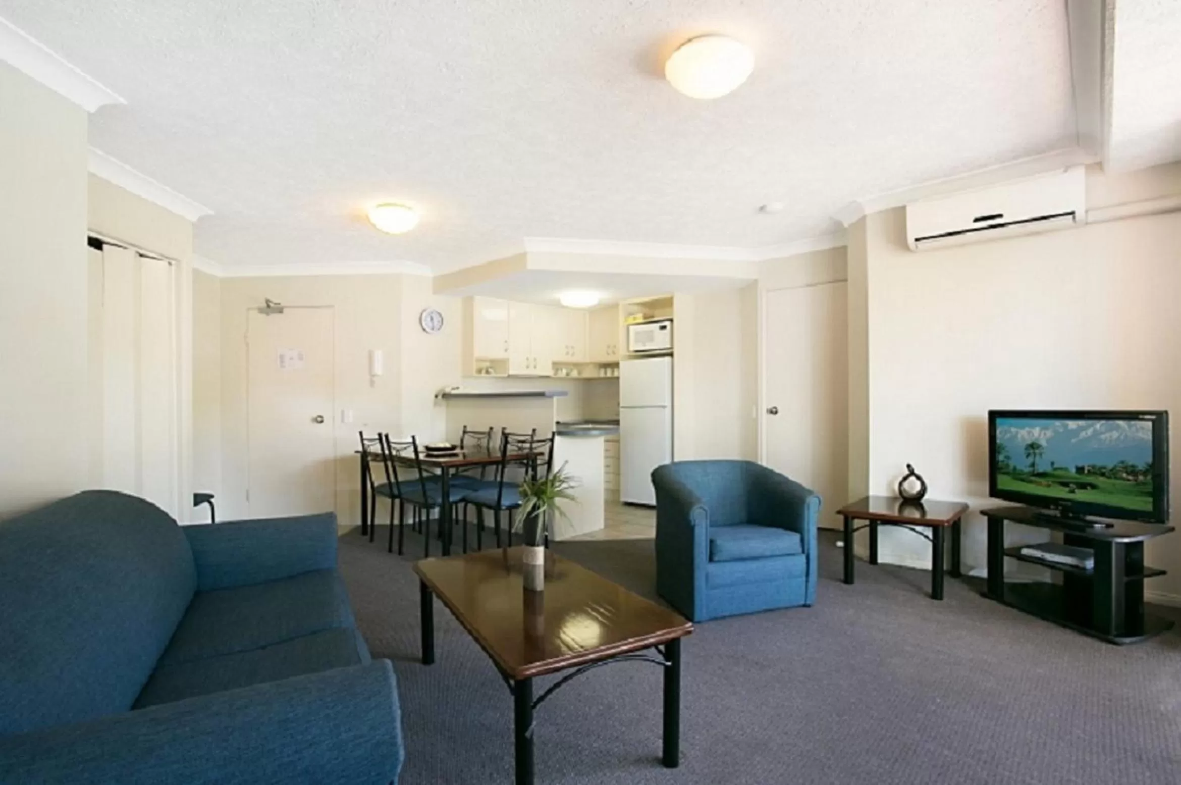 Living room in Royal Pacific Resort