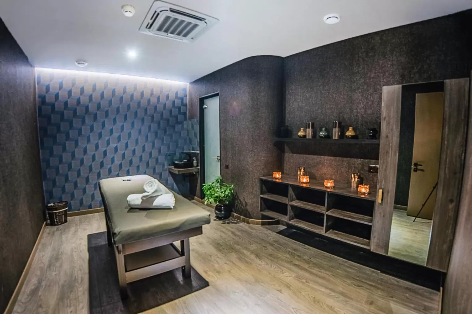 Massage in Meta Business Hotel By King David