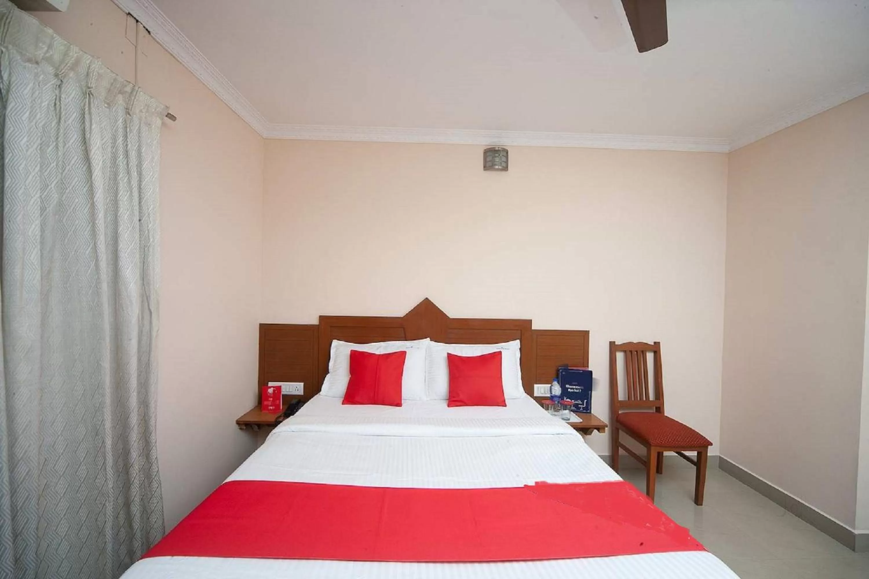 Bedroom, Bed in Silver Cloud Hotel Sholinganallur