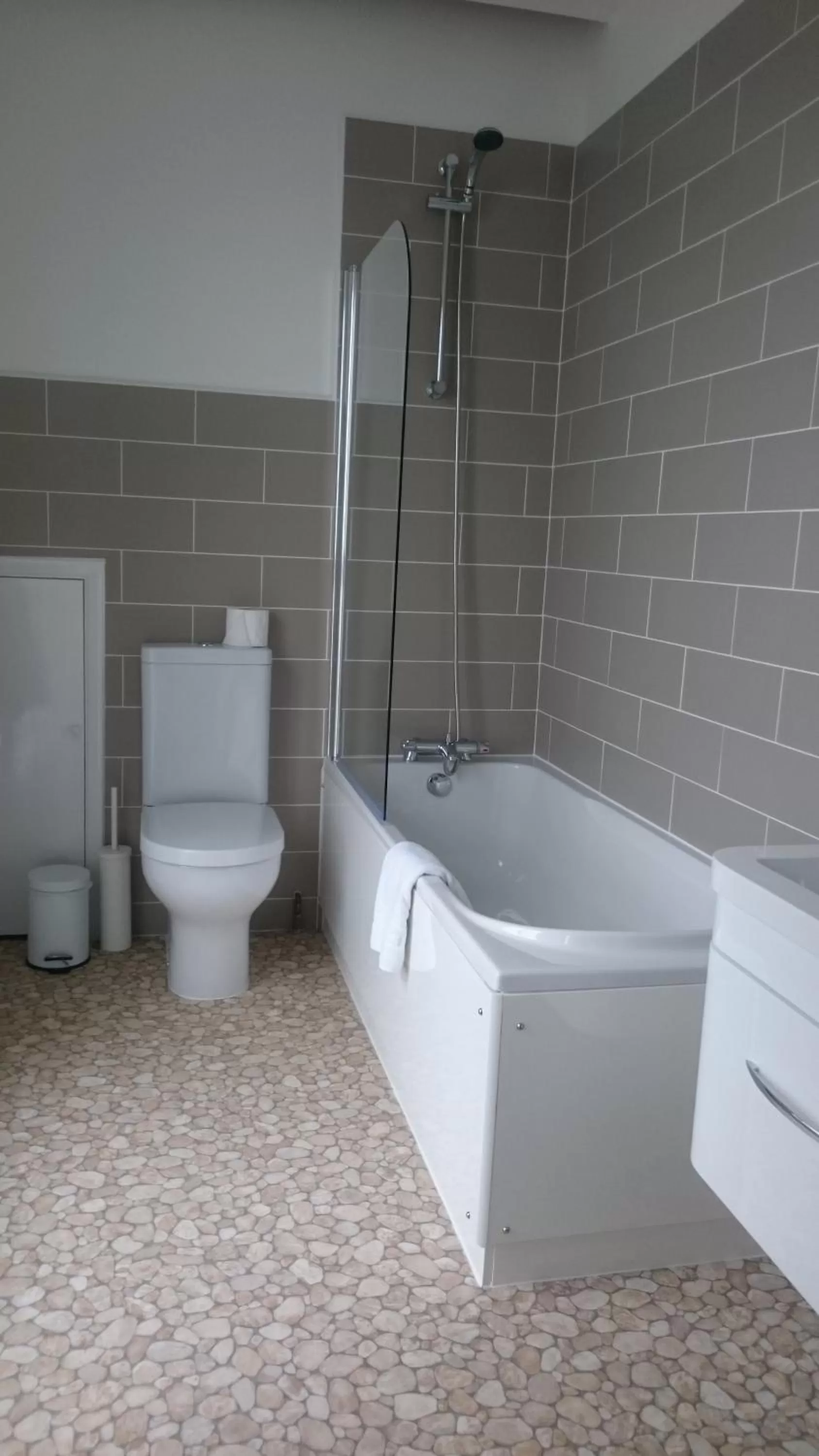Shower, Bathroom in The White Lodge Hotel