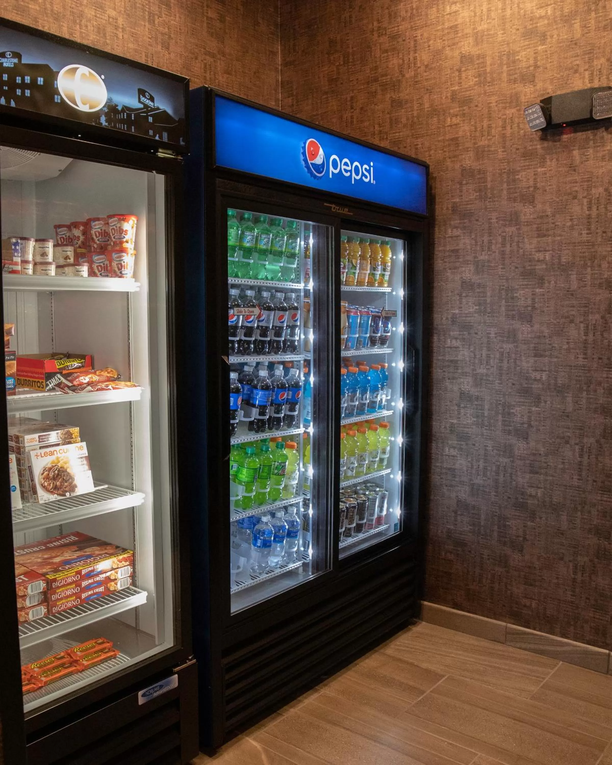 On-site shops in Cobblestone Hotel & Suites - Two Rivers