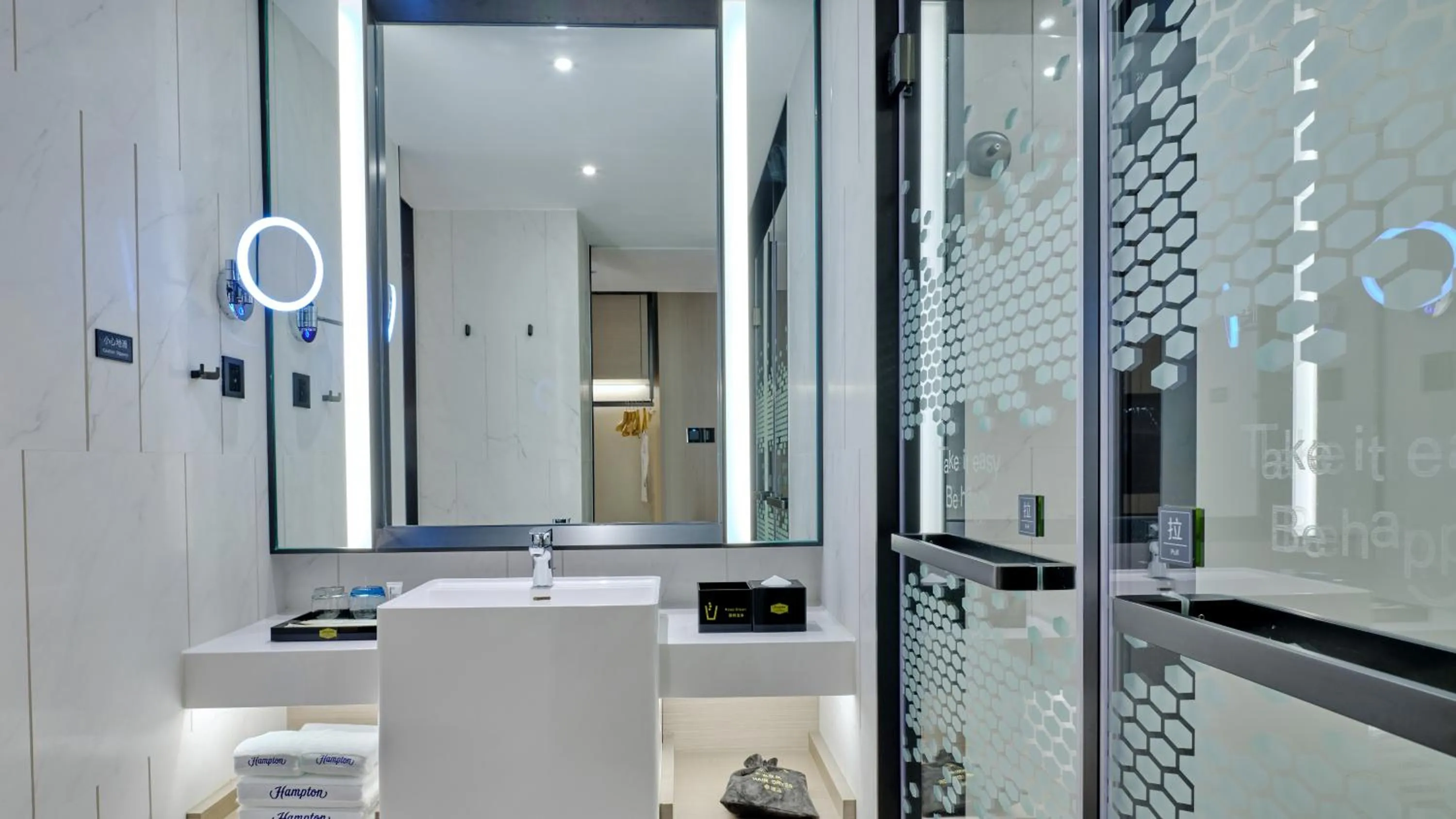 Toilet in Hampton by Hilton Shenzhen North Station