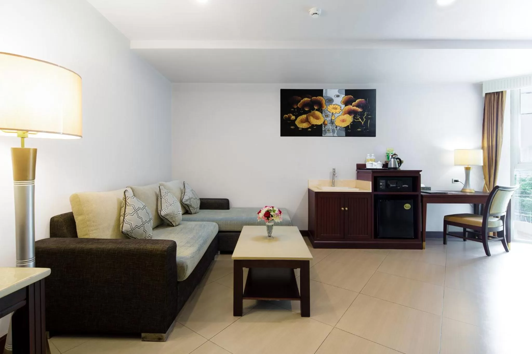 Living room, Bed in Aiyara Grand Hotel