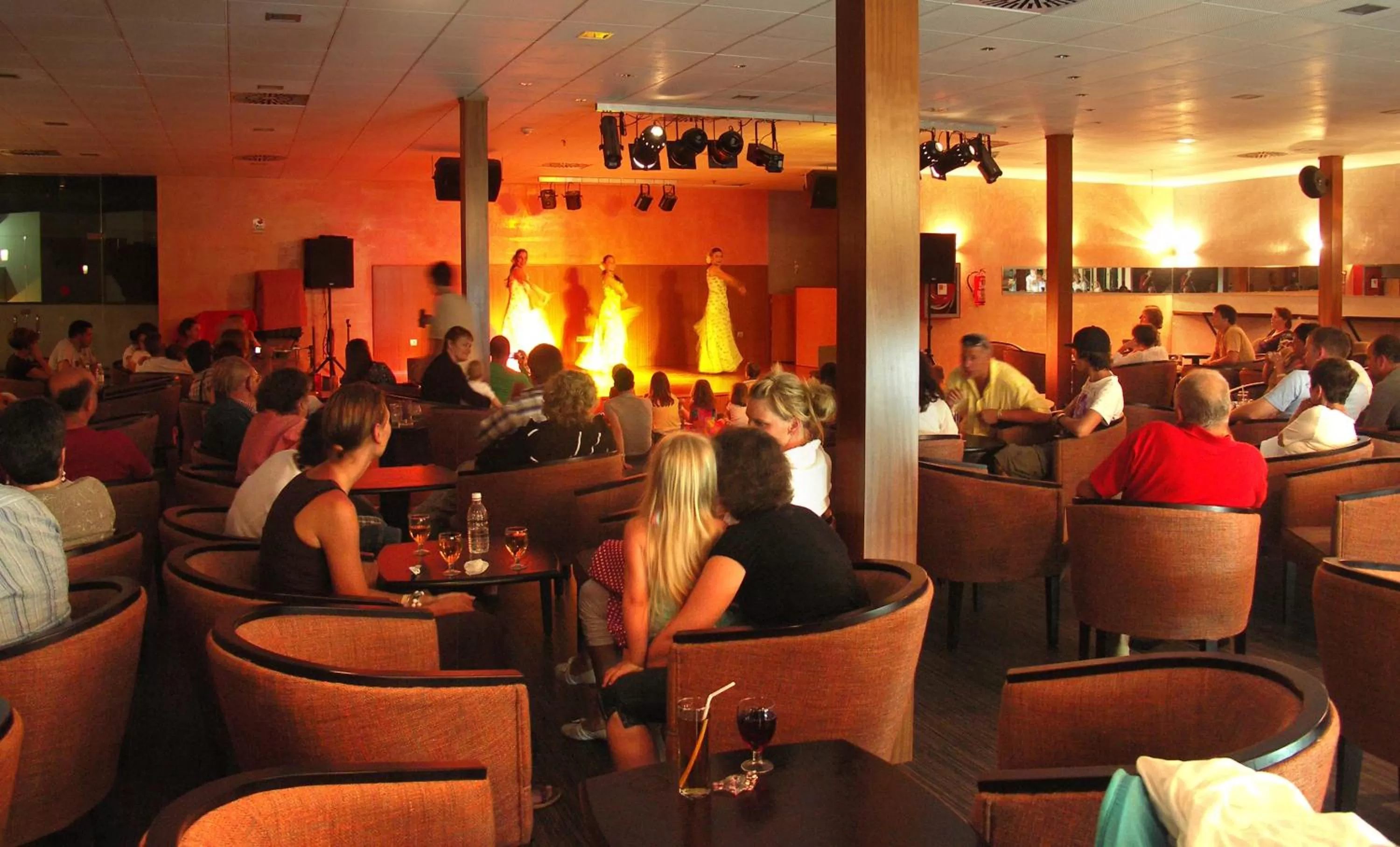 People in Hotel Floresta