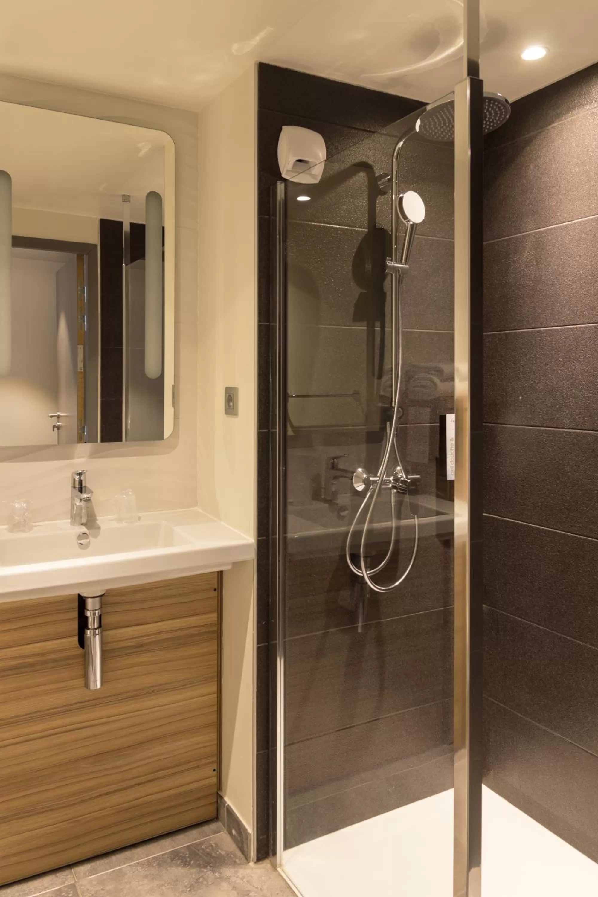 Bathroom in Campanile Tours Nord