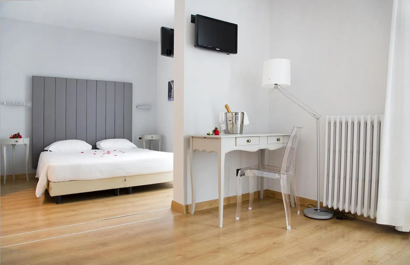 TV and multimedia, Bed in Hotel Serenella