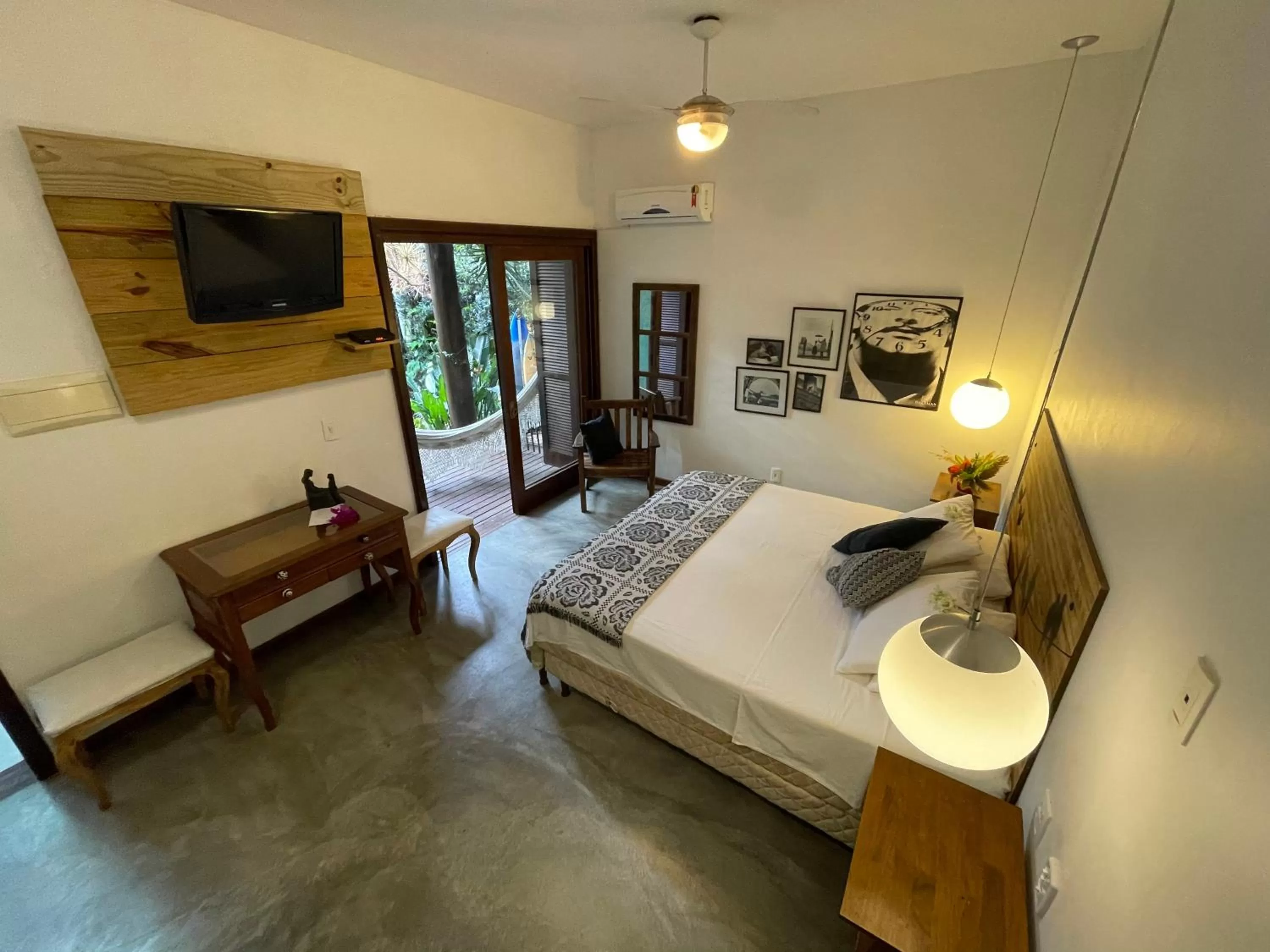 Photo of the whole room, Bed in Pousada Santarina