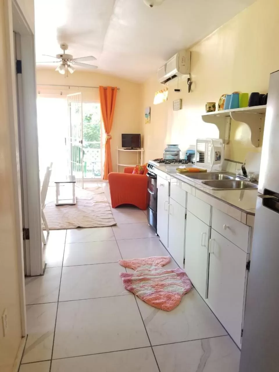 Kitchen or kitchenette, Kitchen/Kitchenette in Barefoot Beach Belize
