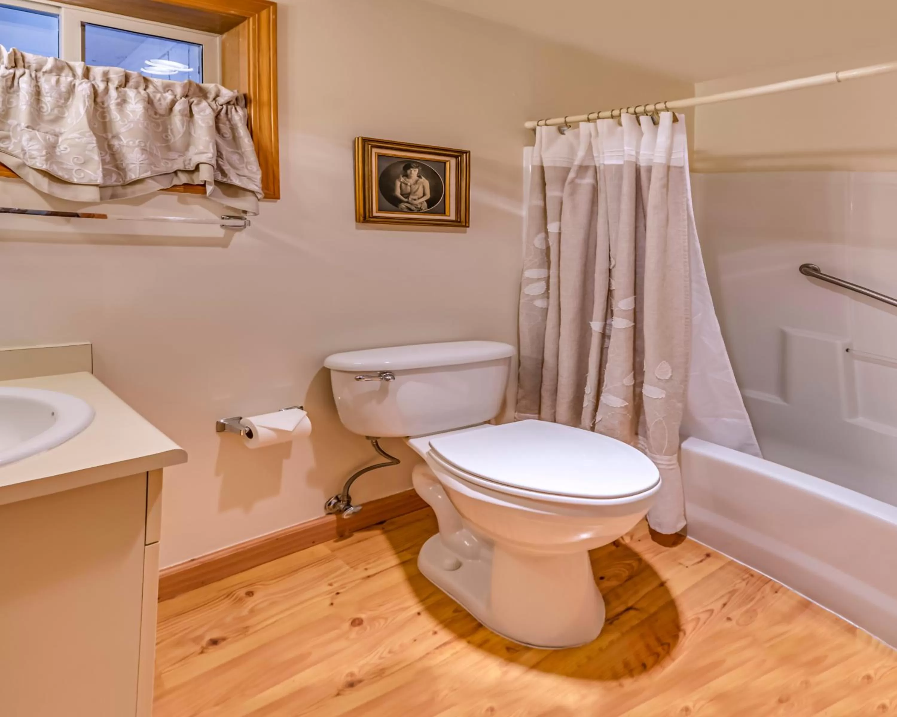 Bathroom in Abigail's Bed and Breakfast Inn