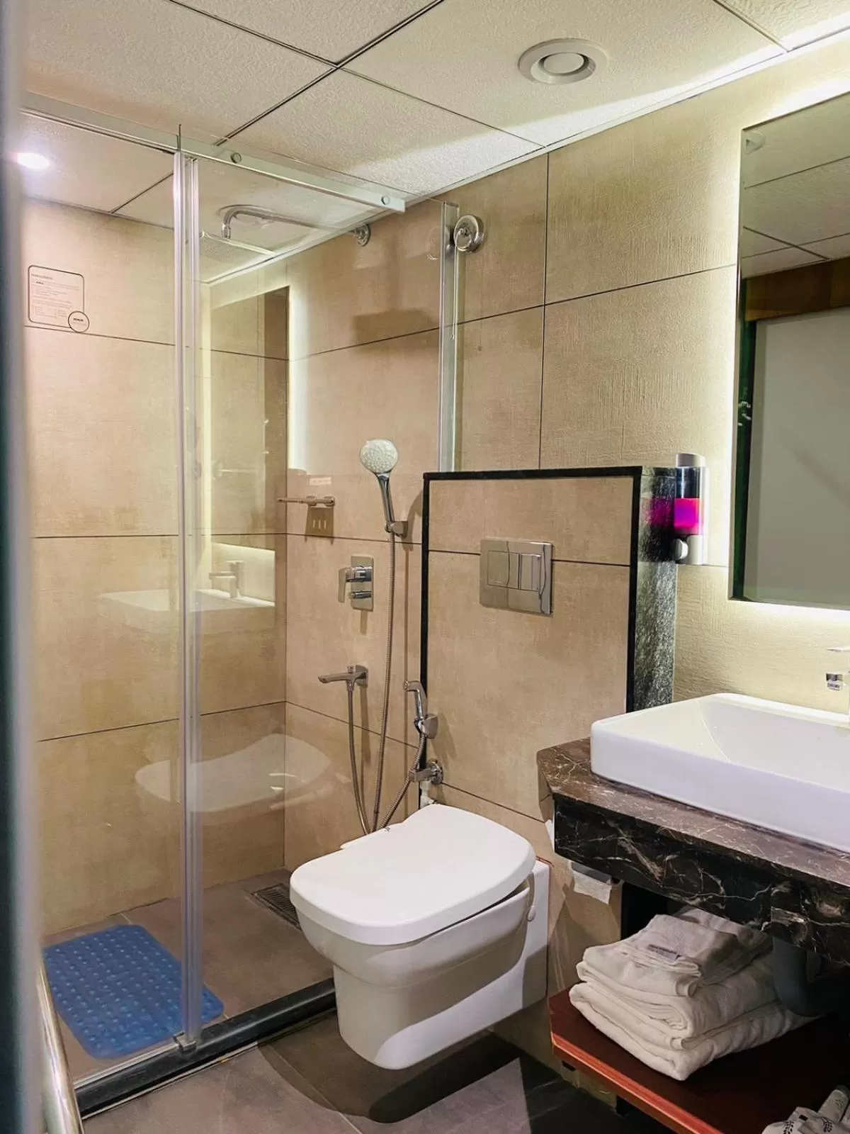 Bathroom in Royal Plaza Suites by RAK Rooms, Mangaluru