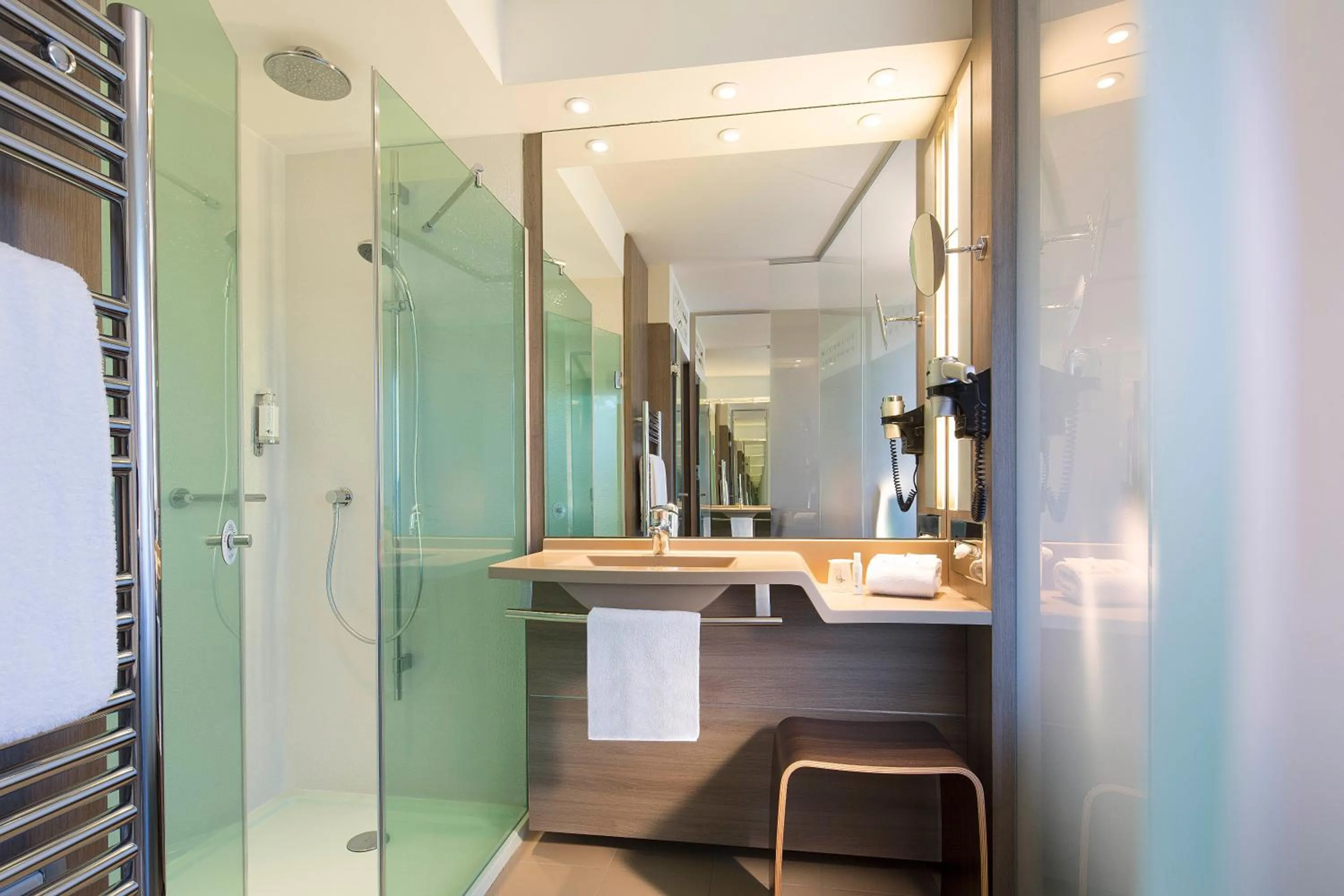 Bathroom in Oceania Clermont Ferrand