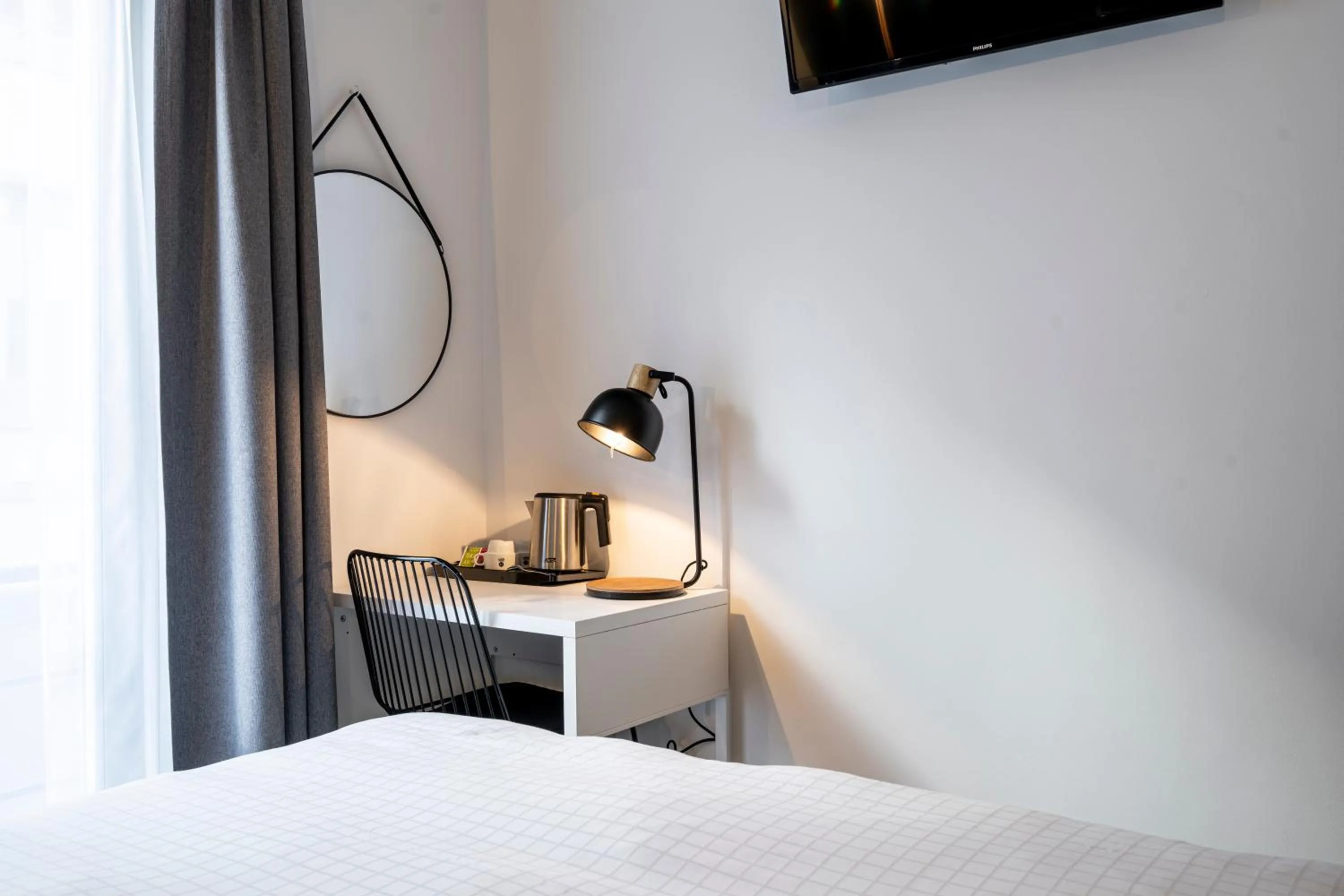 Coffee/tea facilities, Bed in Beverly Hills Hotel