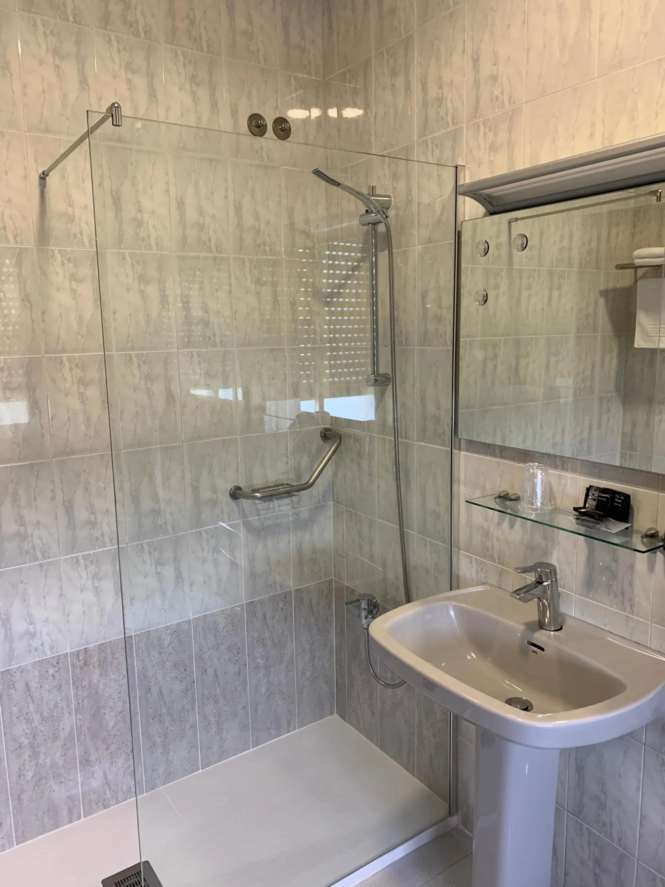 Bathroom in Hotel Los Olmos