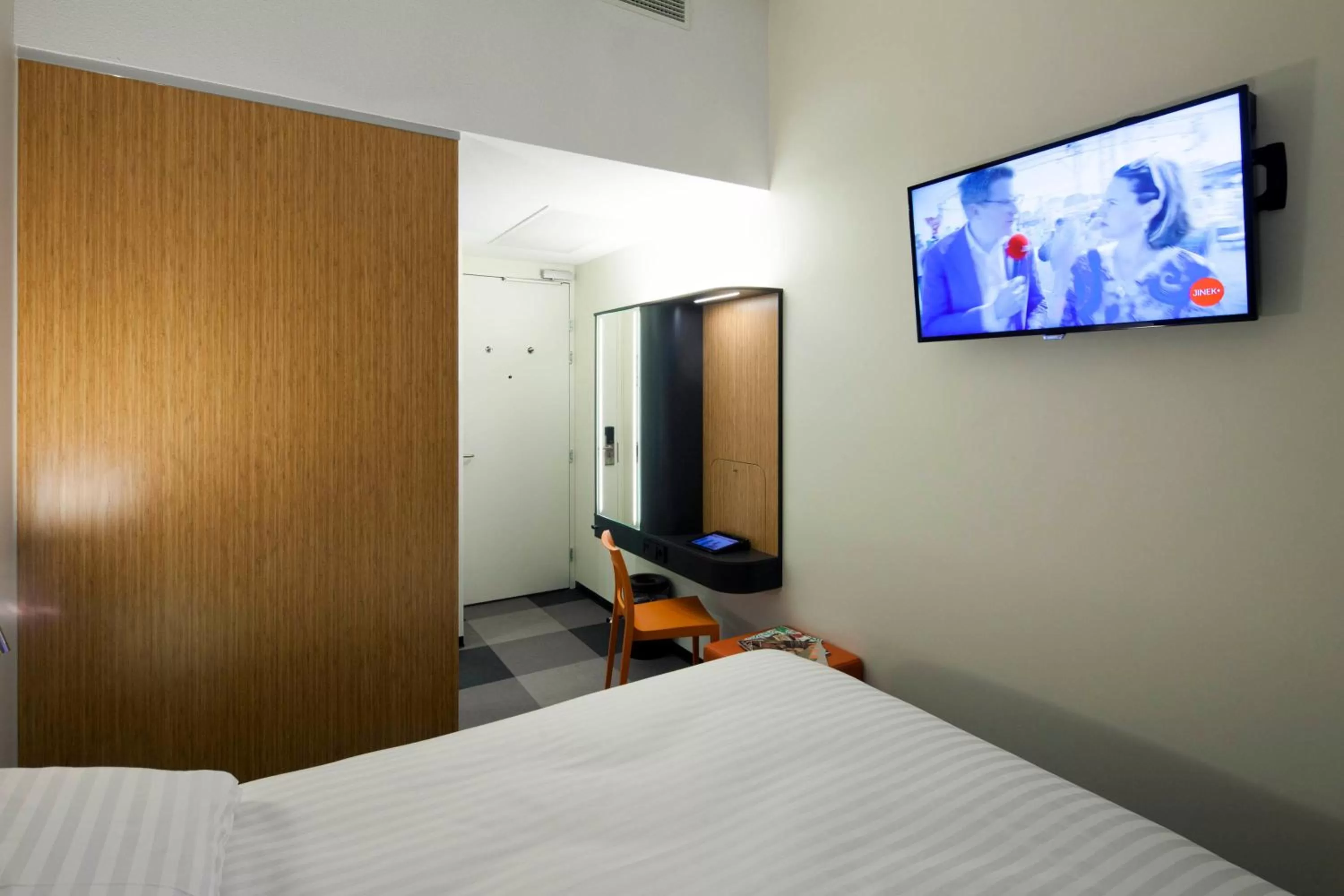 Bed in easyHotel Maastricht City Centre