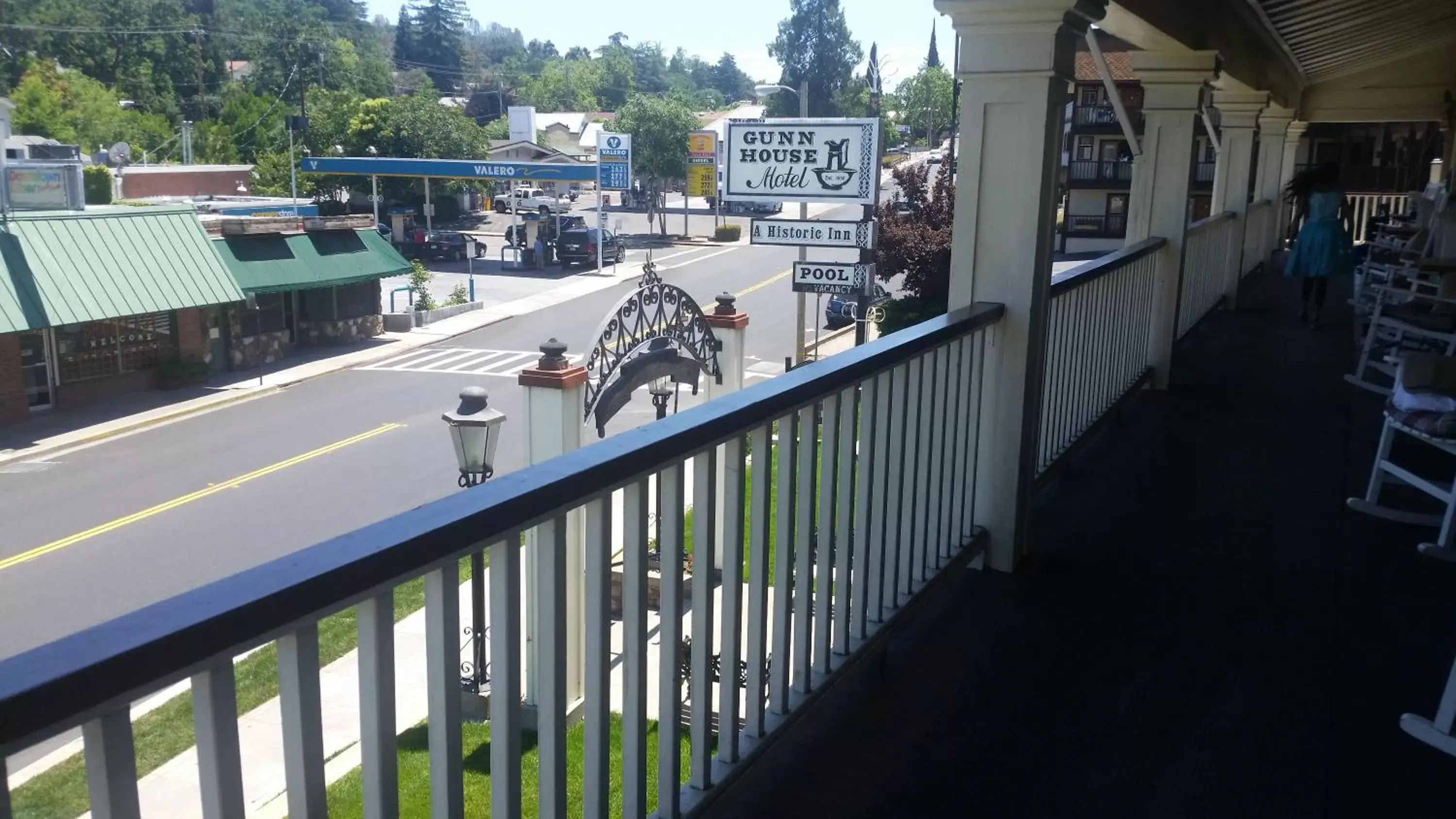 Queen Room with Two Queen Beds - Pool View in Gunn House Hotel Queen Room with Two Queen Beds - Pool View in Gunn House Hotel
