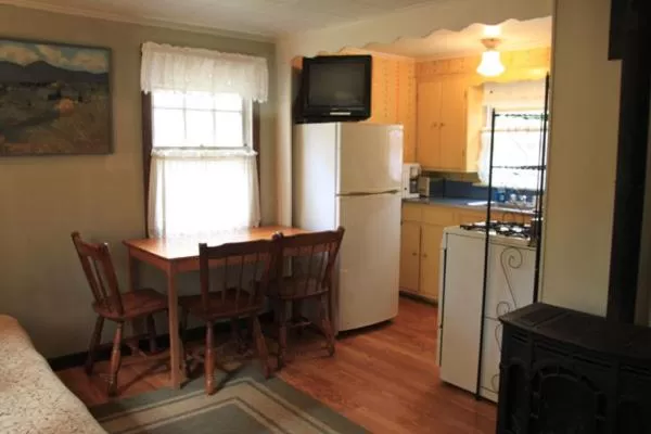 Kitchen/Kitchenette in Phoenicia Lodge