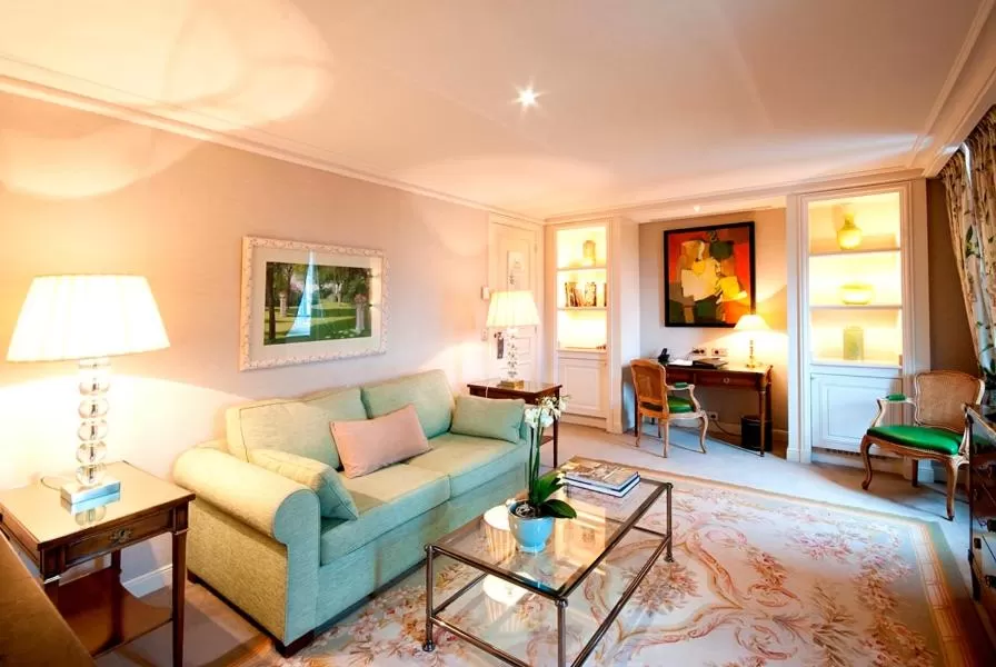 Junior Suite in Domaine les Crayères