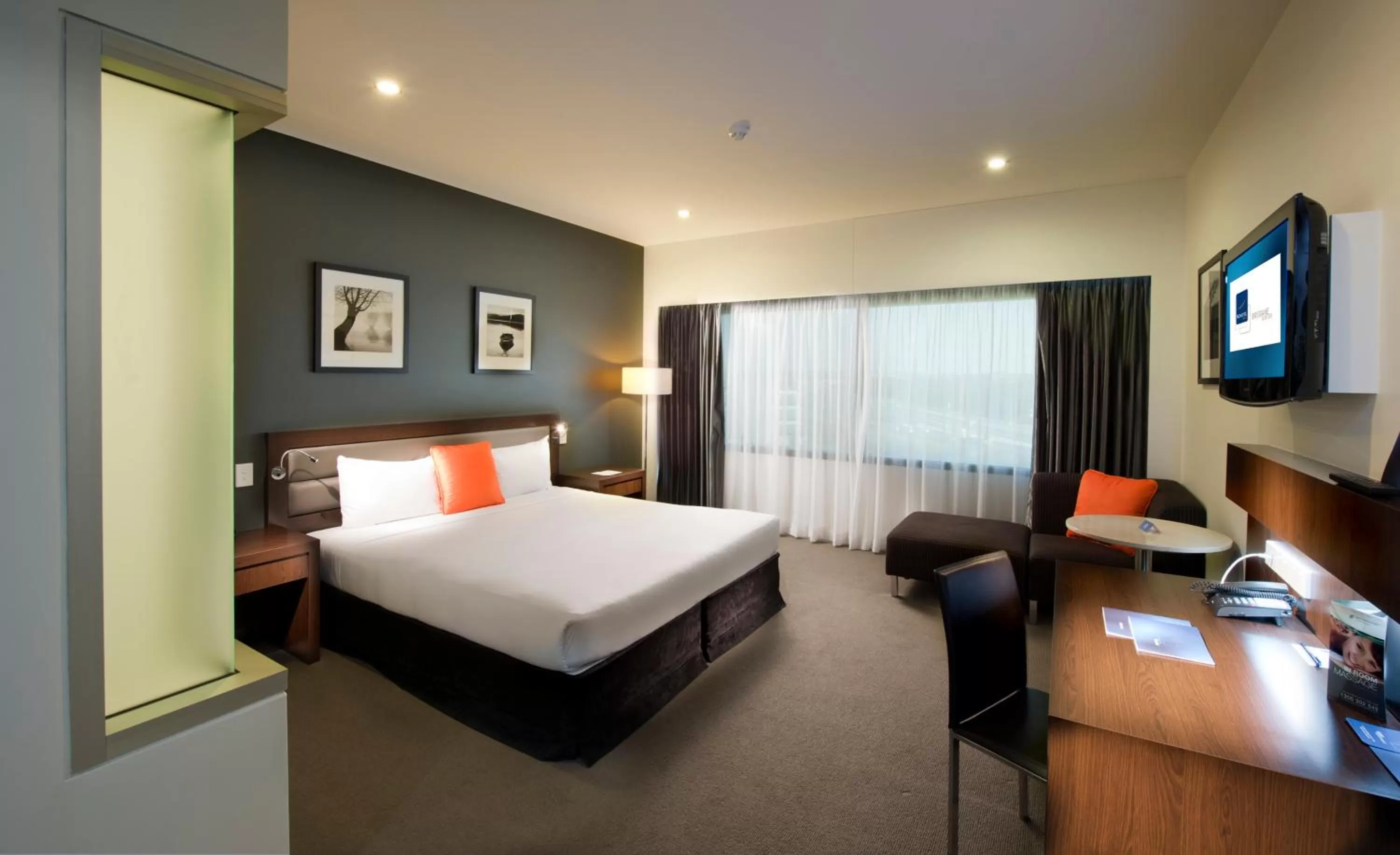 Bed in Novotel Brisbane Airport
