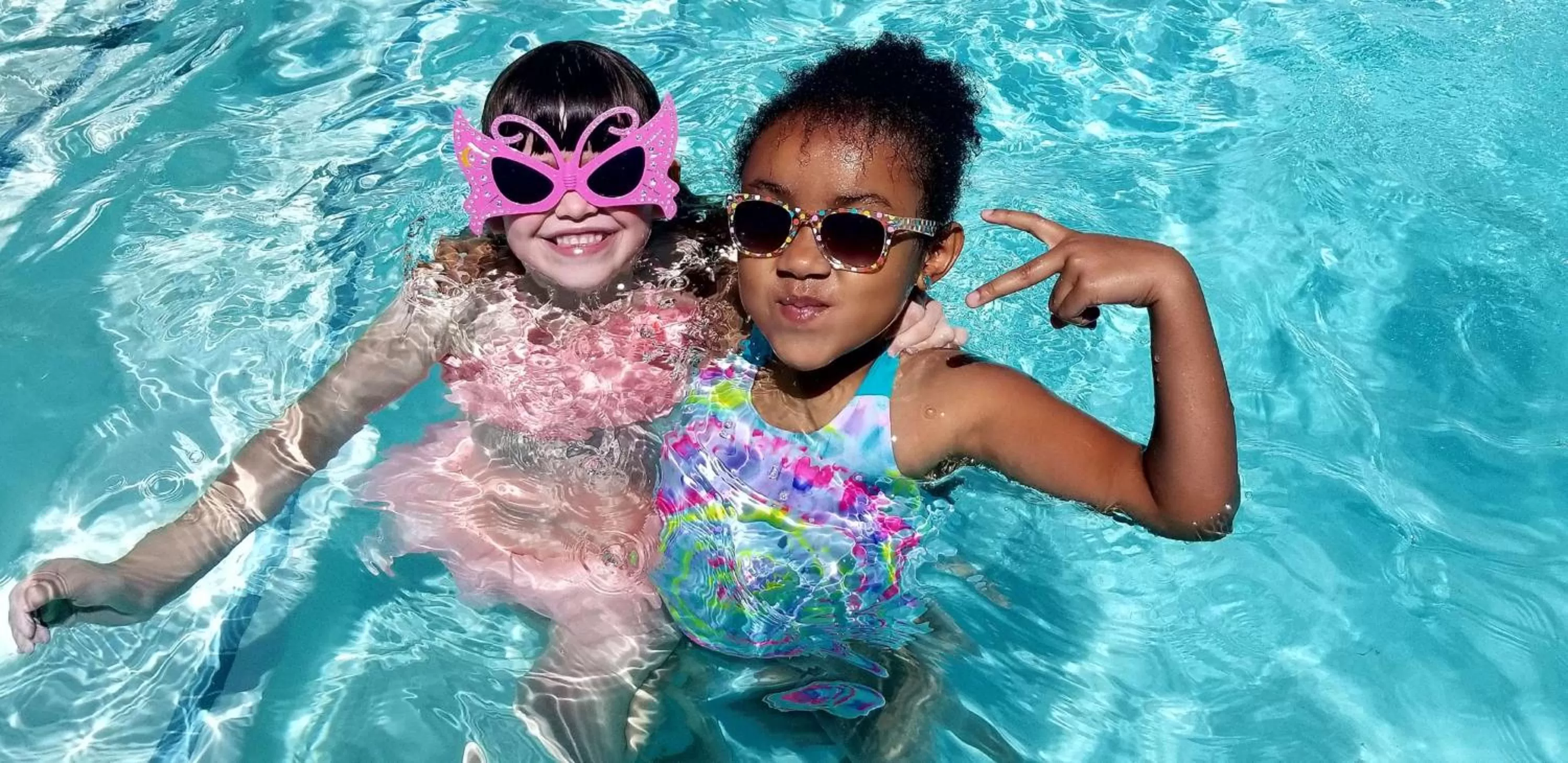 Swimming pool in DoubleTree by Hilton Las Vegas Airport
