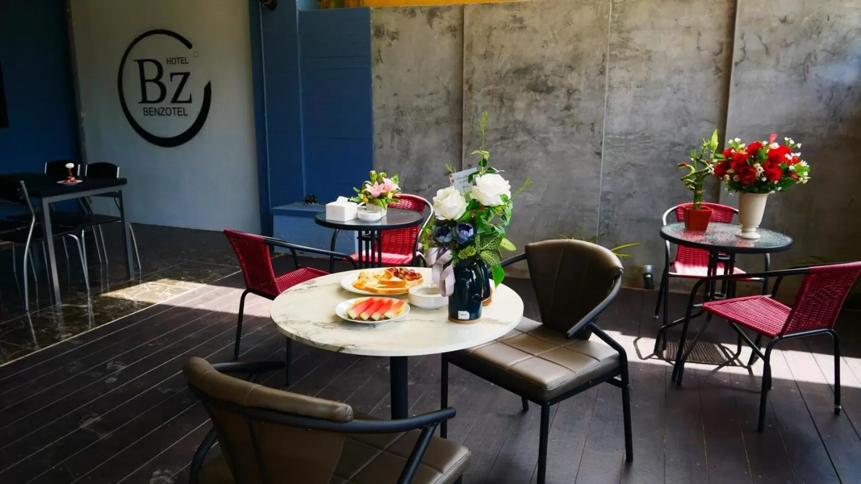 Restaurant/Places to Eat in KhaoLak Benzotel