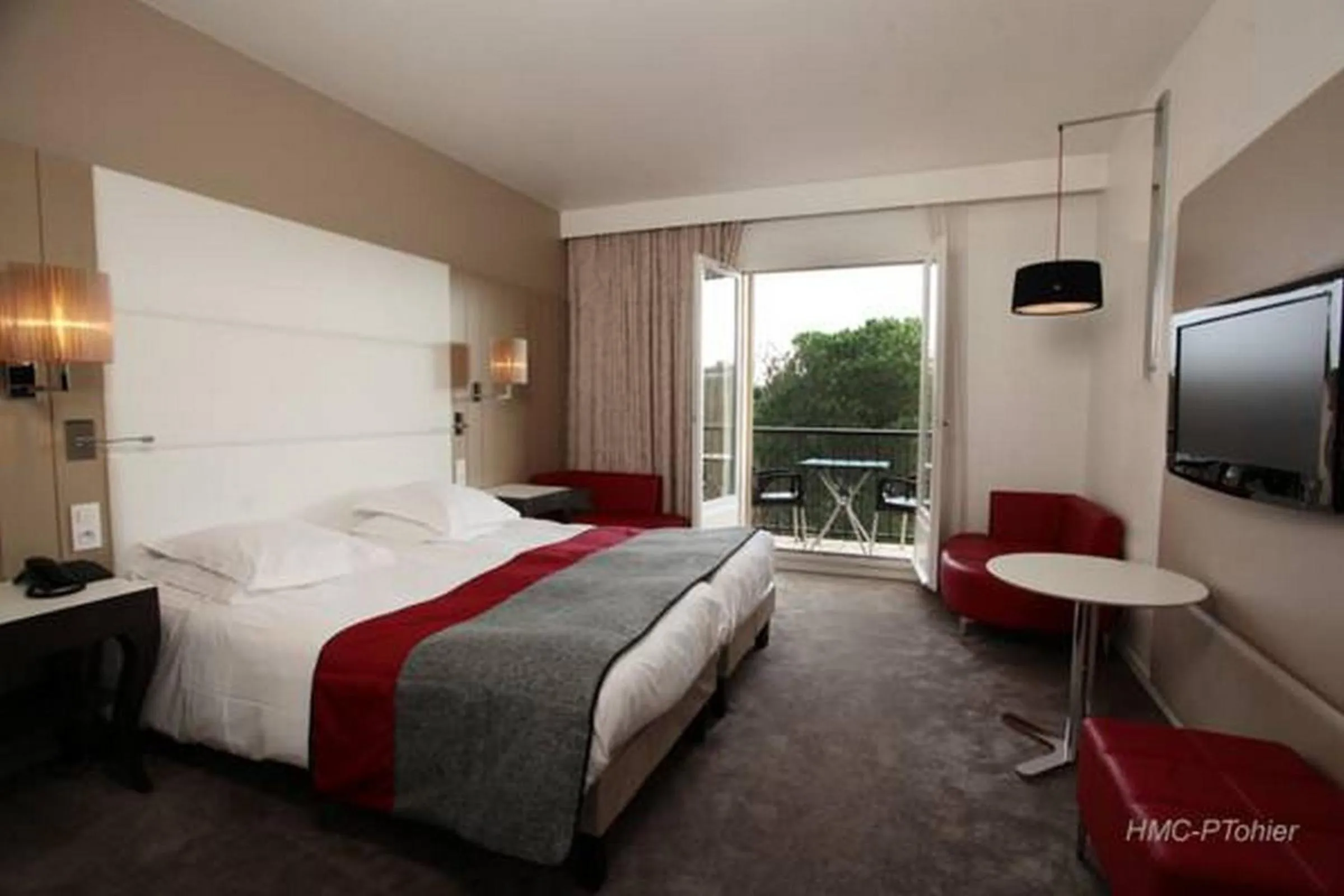 Photo of the whole room in Hôtel et Résidence de Chiberta et du Golf