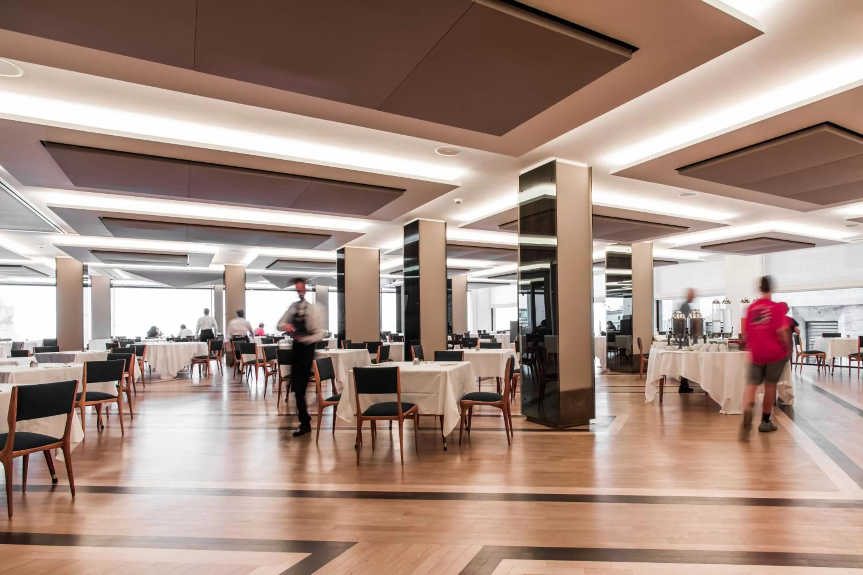 Restaurant/places to eat in Hotel Royal Continental