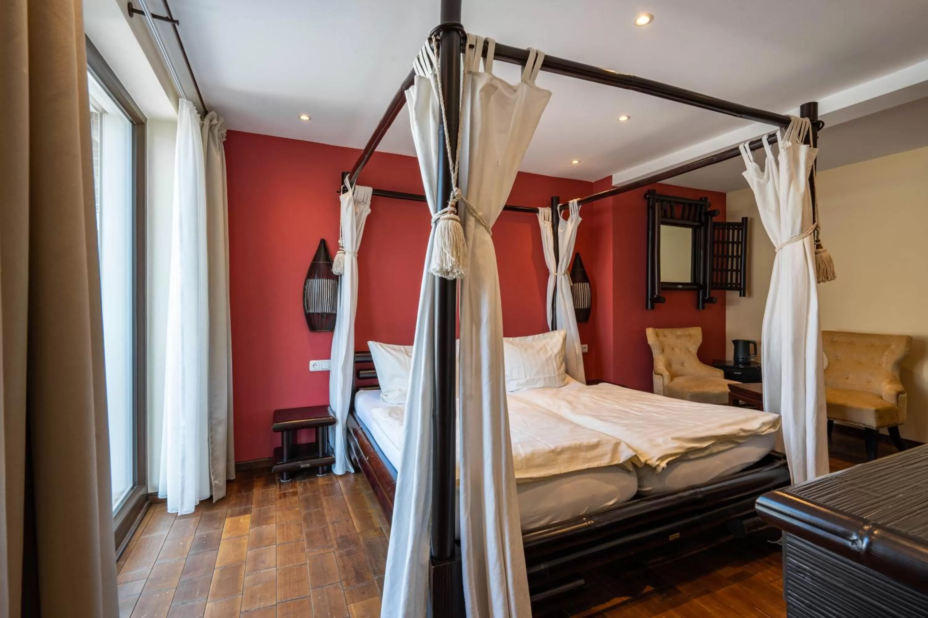 Photo of the whole room, Bed in Hotel Luina Beach