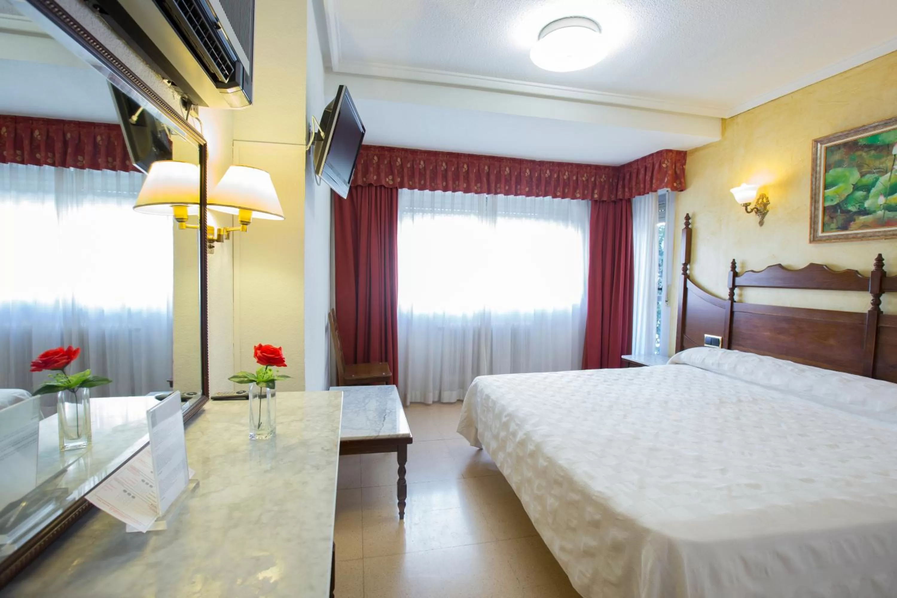 Bed in Hotel Reyes Catolicos