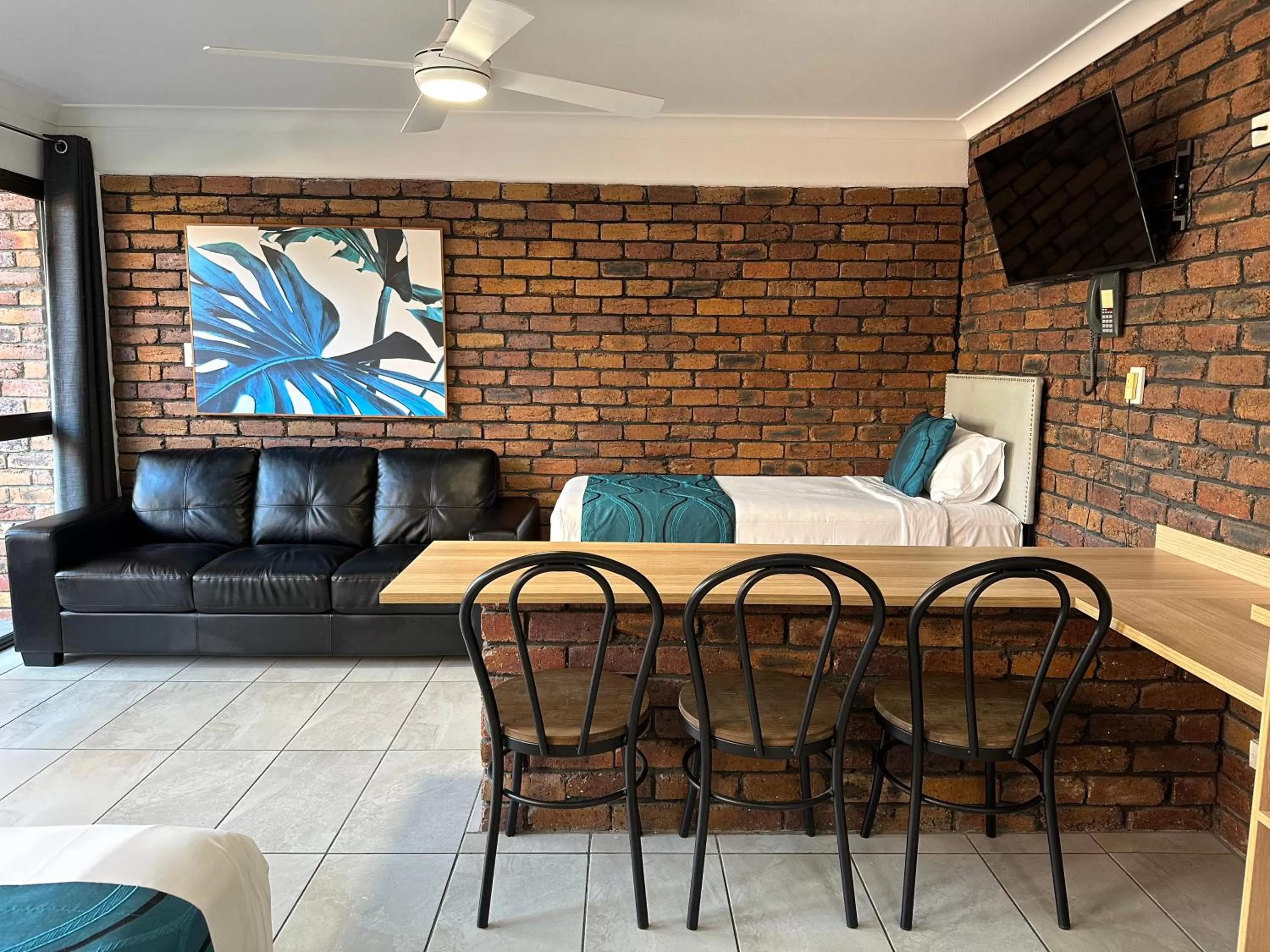 Seating area in Logan City Motor Inn