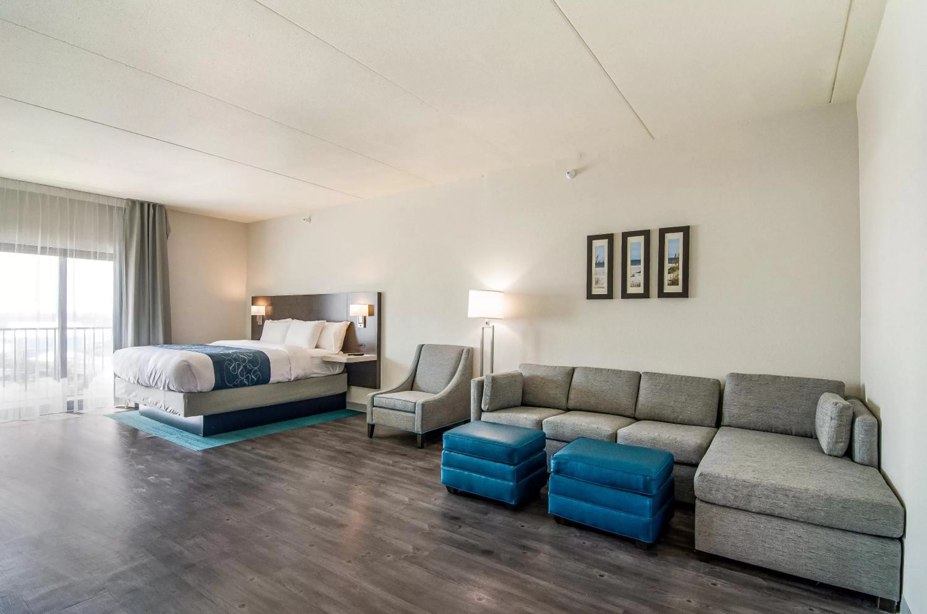 Bed in Comfort Inn & Suites Gulf Shores East Beach near Gulf State Park