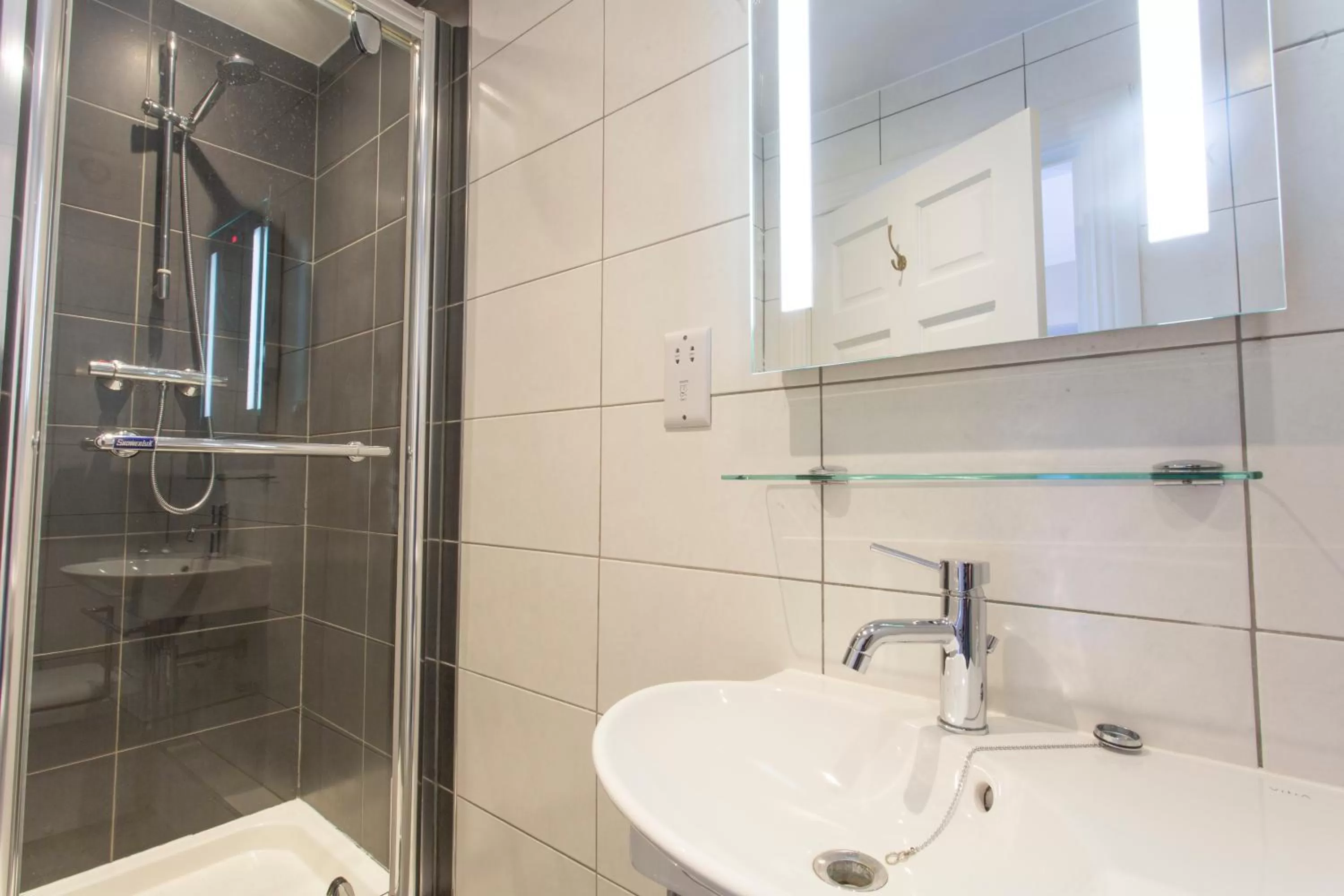 Bathroom in The Wheatsheaf Hotel