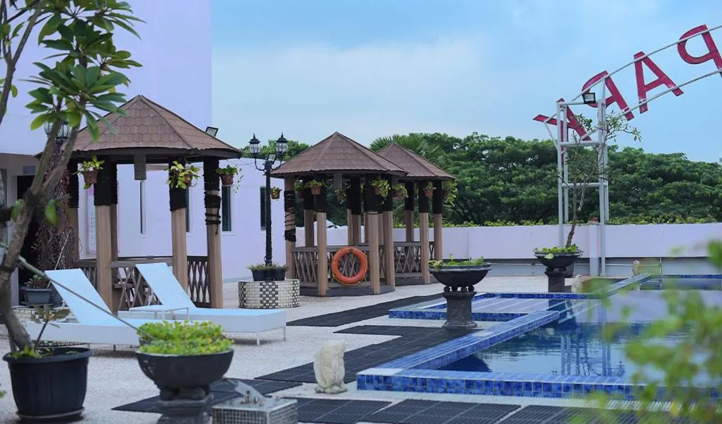 Swimming pool in Sakura Park Hotel & Residence