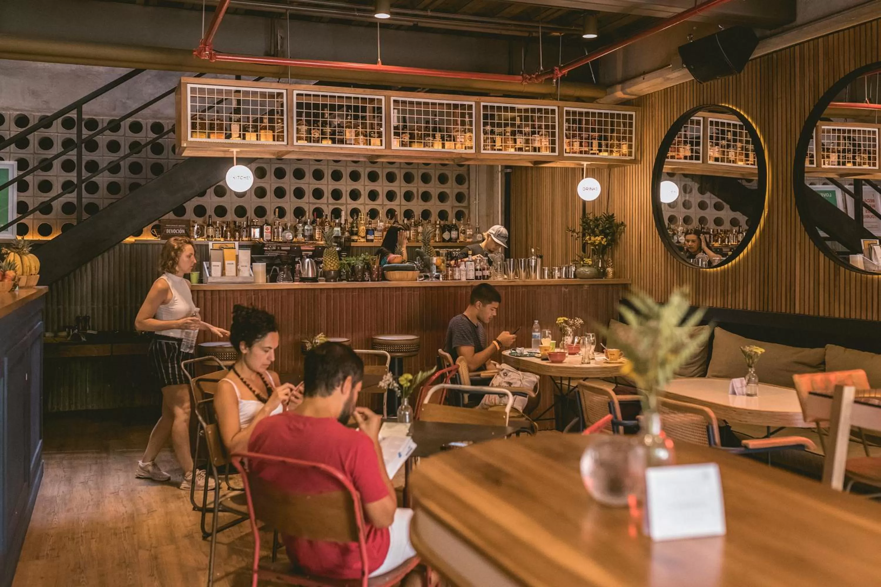 Restaurant/places to eat in The Somos Beats Hotel & Rooftop