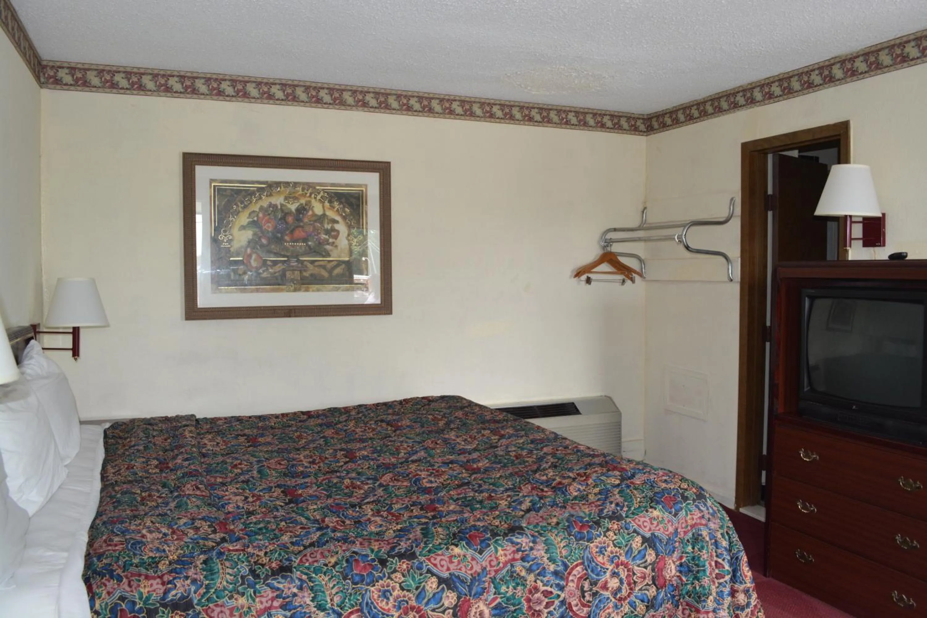 Bed in Knights Inn Hurricane Mills