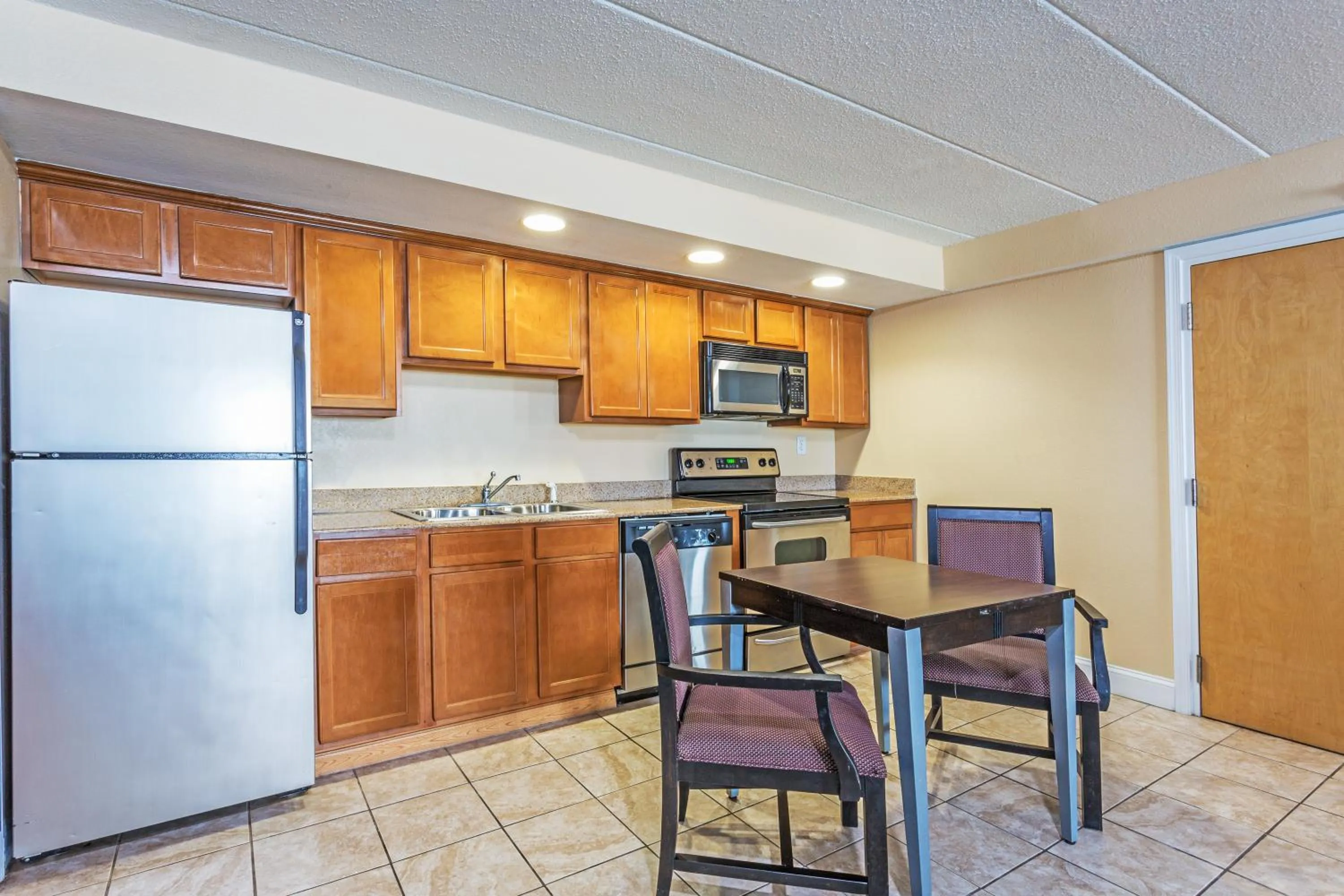 1 King Bed, One-Bedroom, Suite, Oceanfront, Non-Smoking in Travelodge by Wyndham Suites Virginia Beach Oceanfront