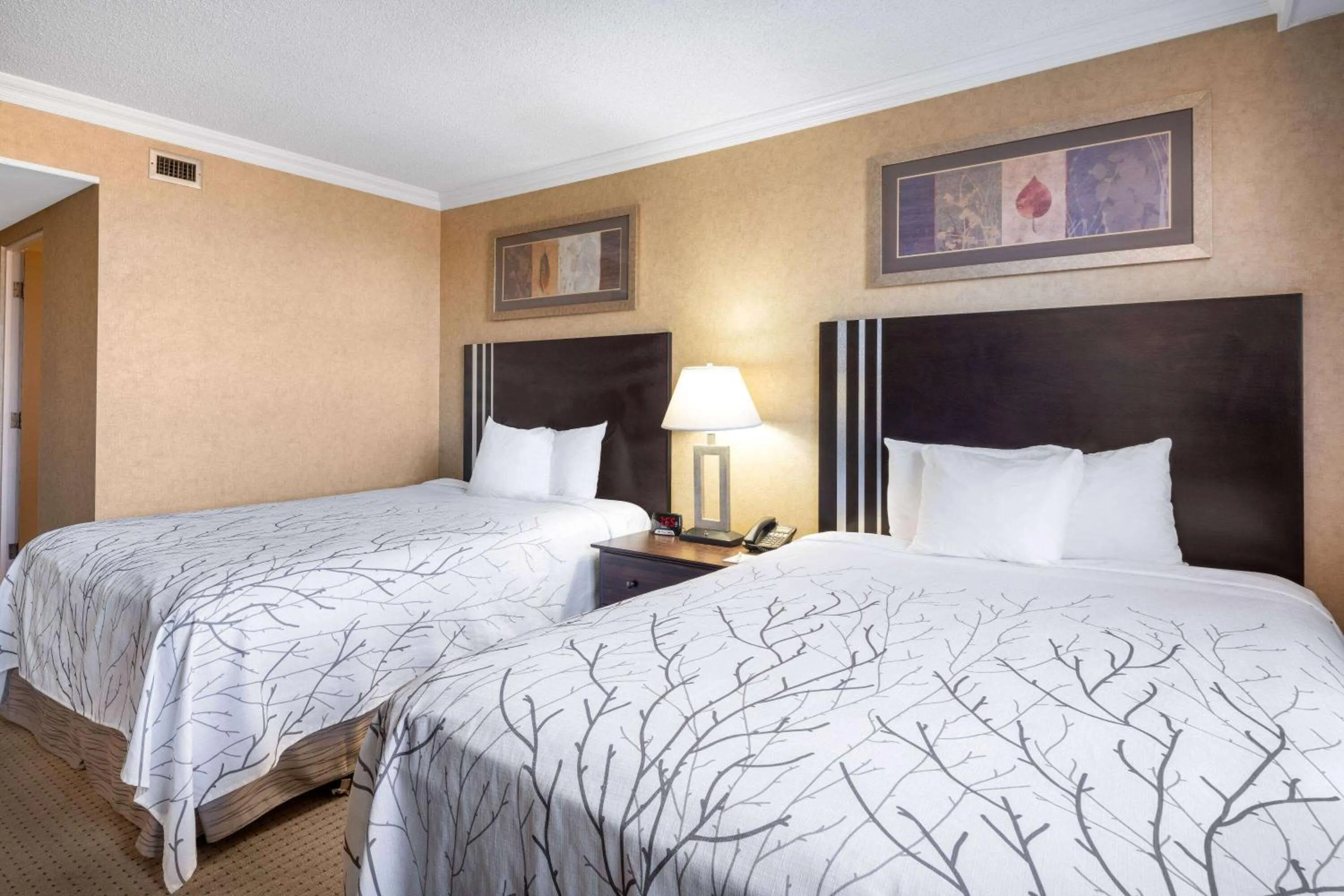 Photo of the whole room, Bed in Travelodge by Wyndham Prince Albert