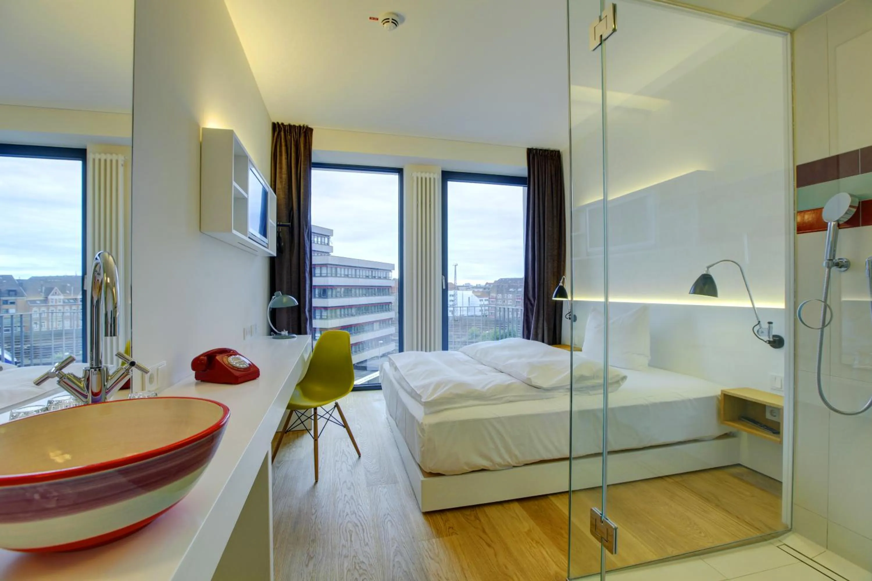 Photo of the whole room, Bed in Smartcity Designhotel