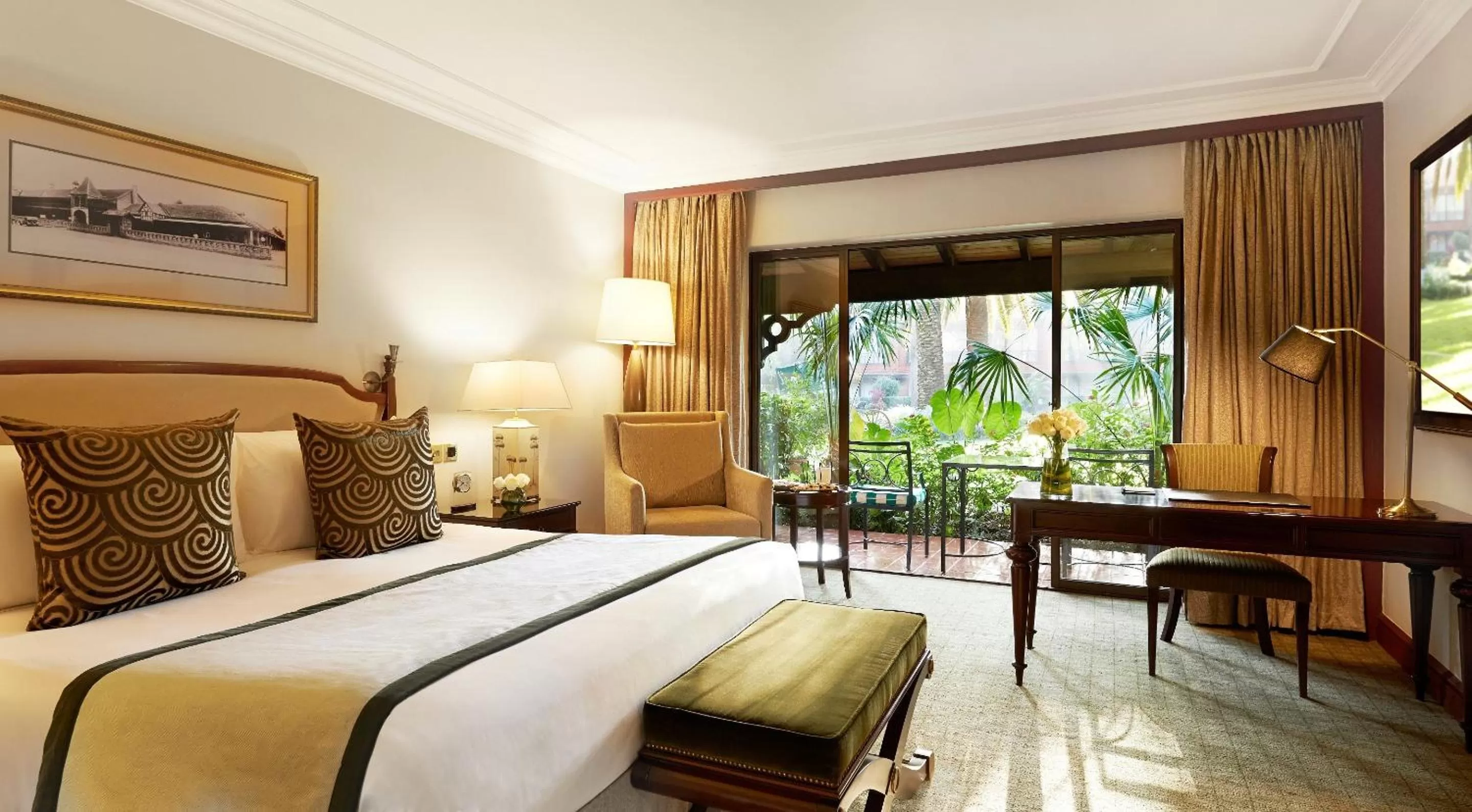 Photo of the whole room, Bed in Fairmont The Norfolk