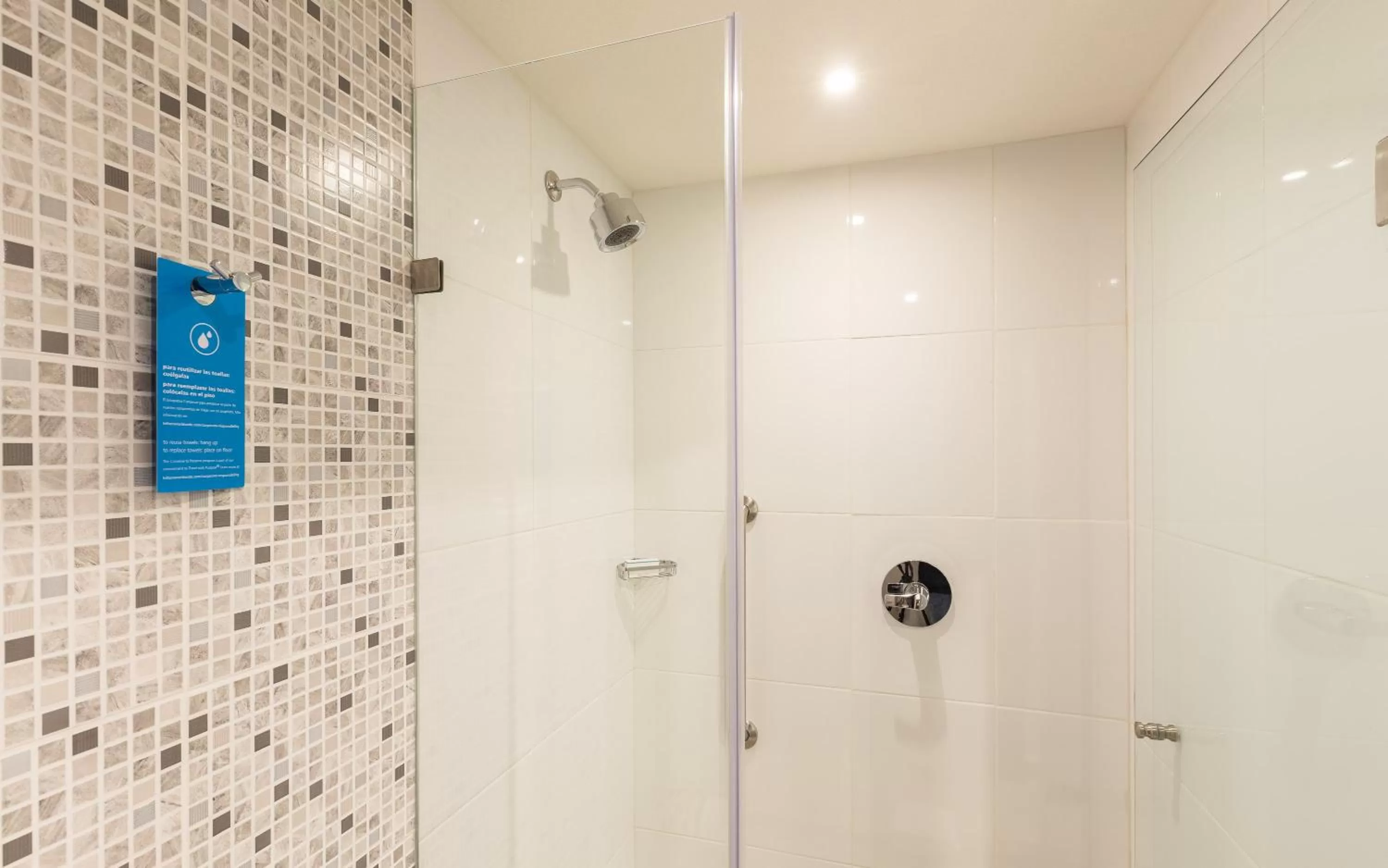 Shower in Hampton Inn By Hilton Tijuana
