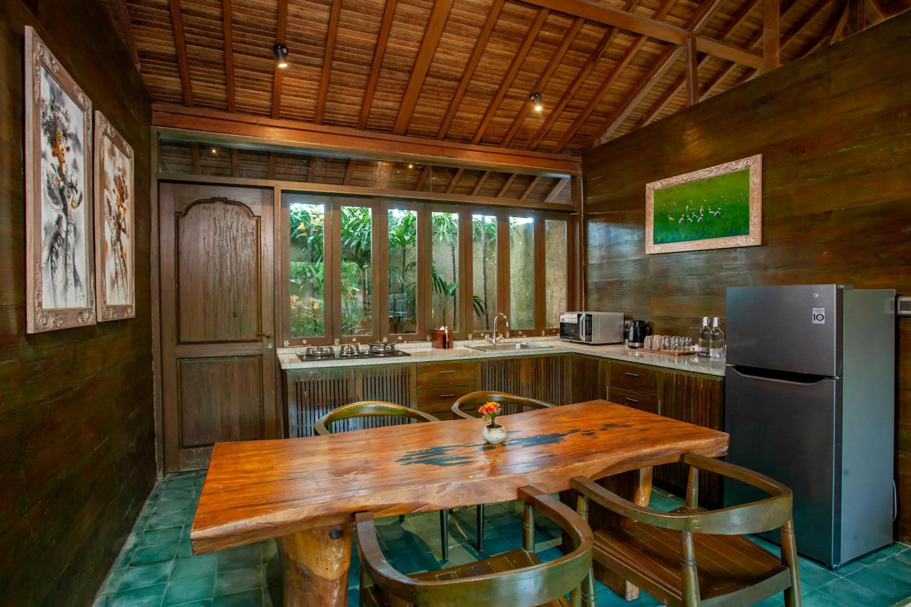 Kitchen or kitchenette in Arya Villas Ubud