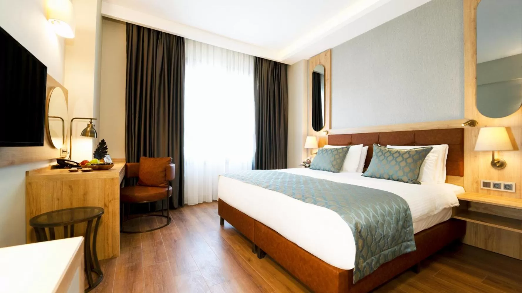 Photo of the whole room, Bed in Grand Sirkeci Hotel