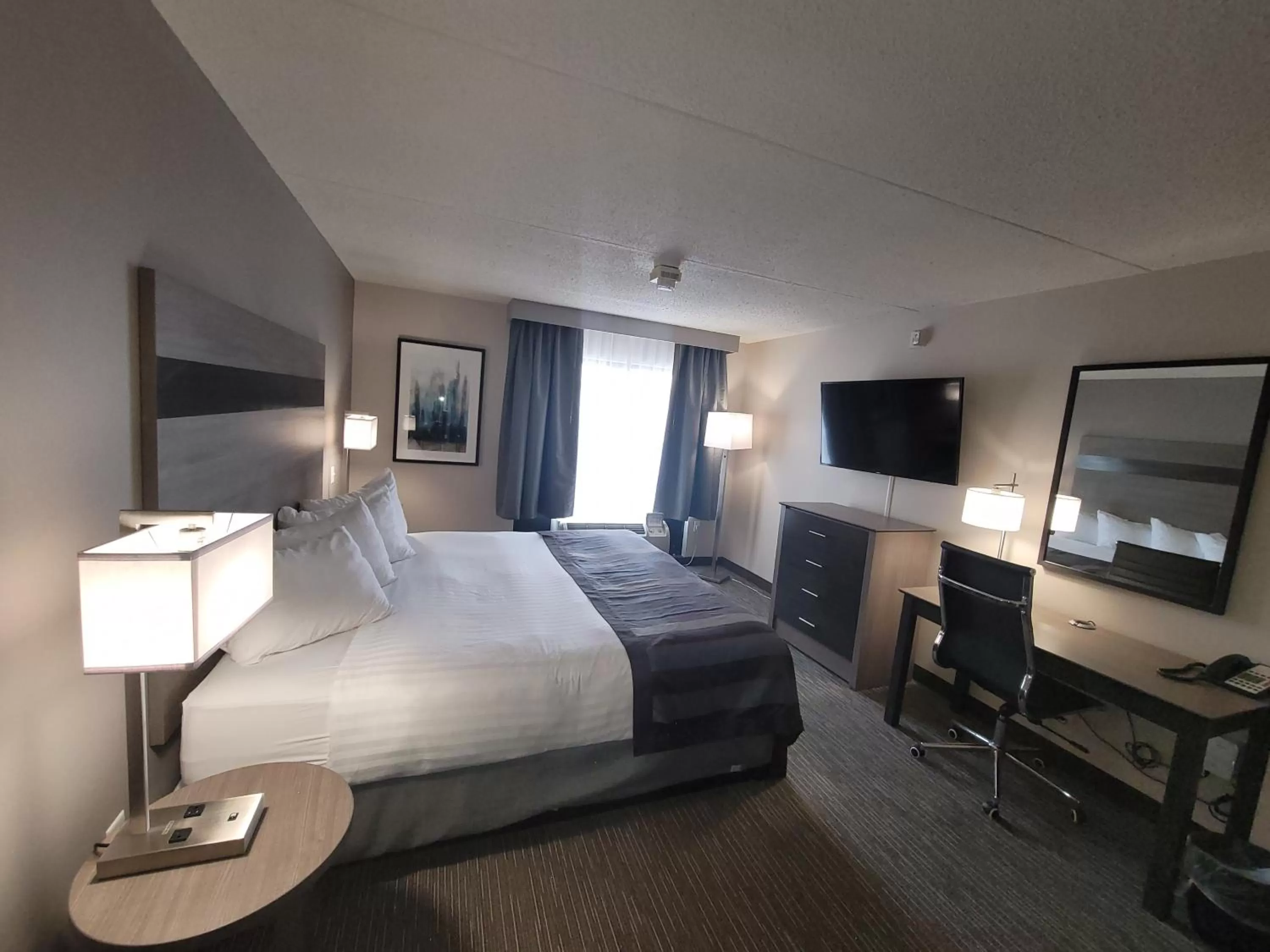 Deluxe King Room - Disability Access in Wingate by Wyndham Lima