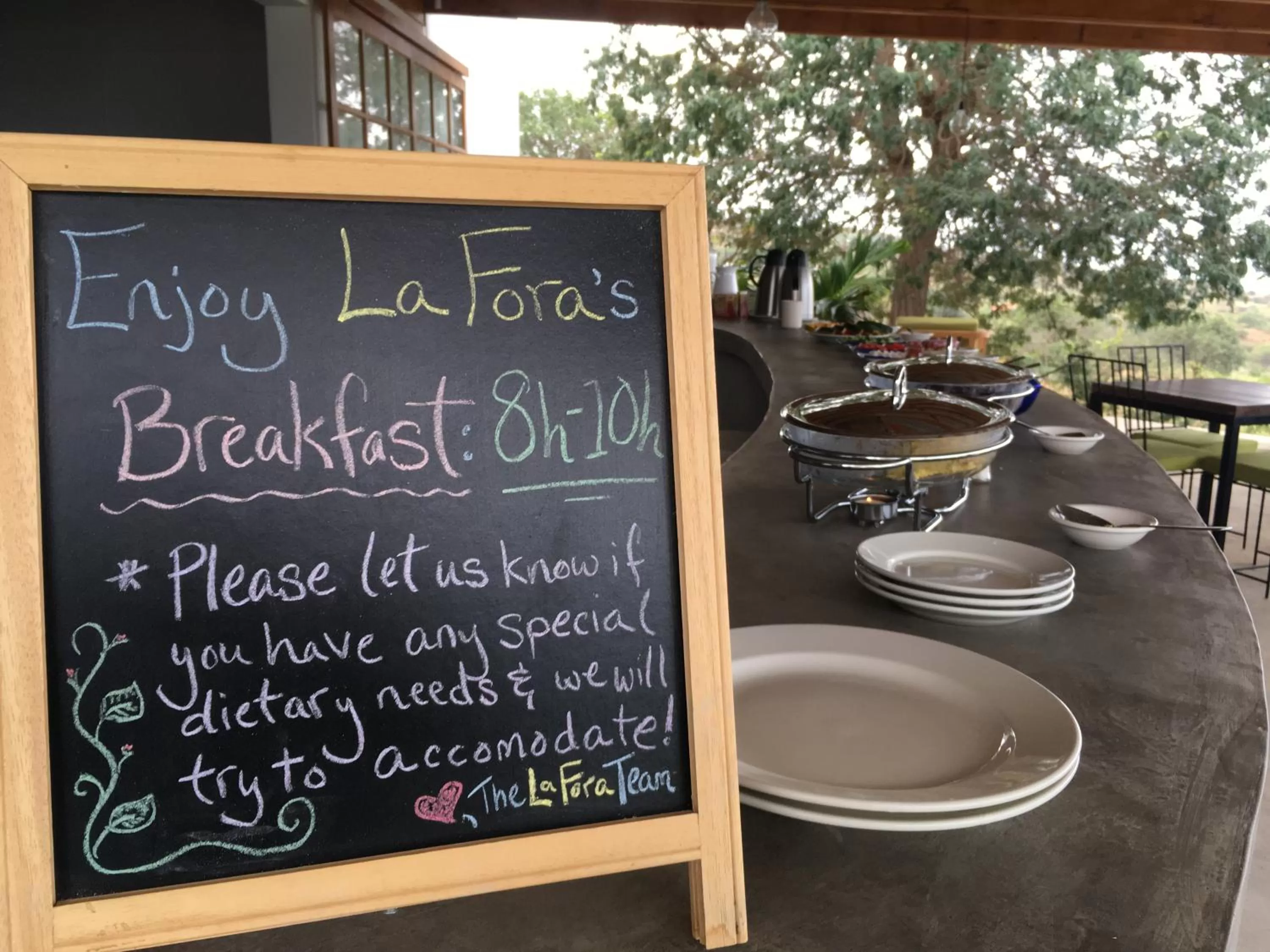 Buffet breakfast in La Fora Ecolodge