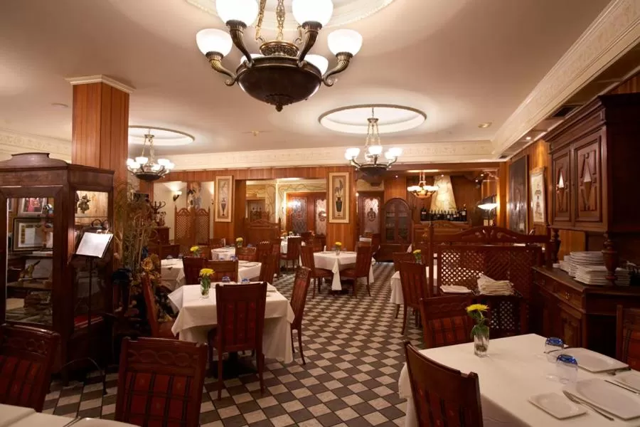 Restaurant/places to eat in Hotel Juanito