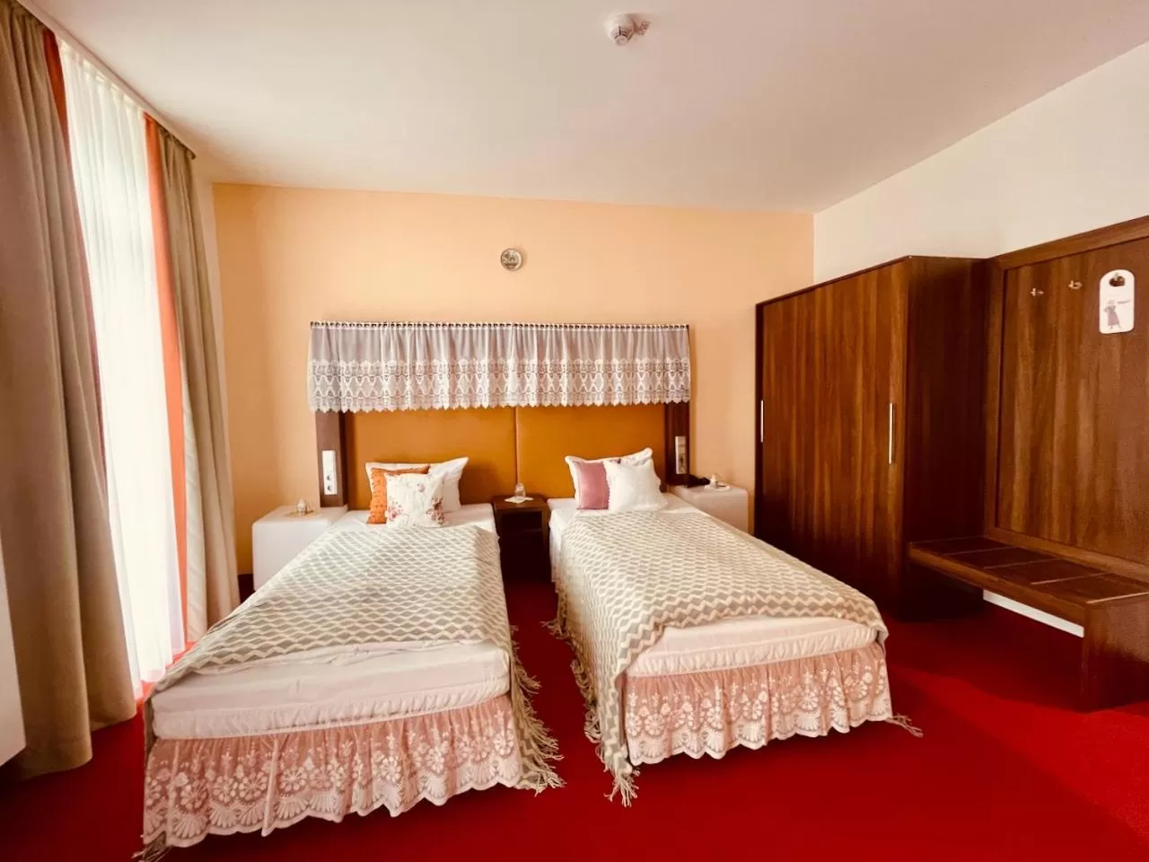 Bed in Tante ALMA's Mannheimer Hotel