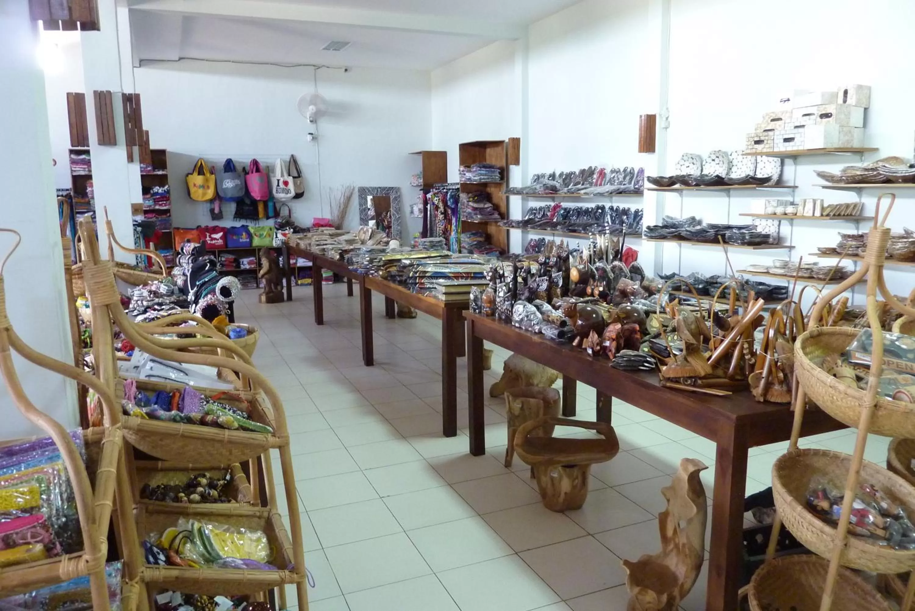 On-site shops in Exotic Komodo Hotel